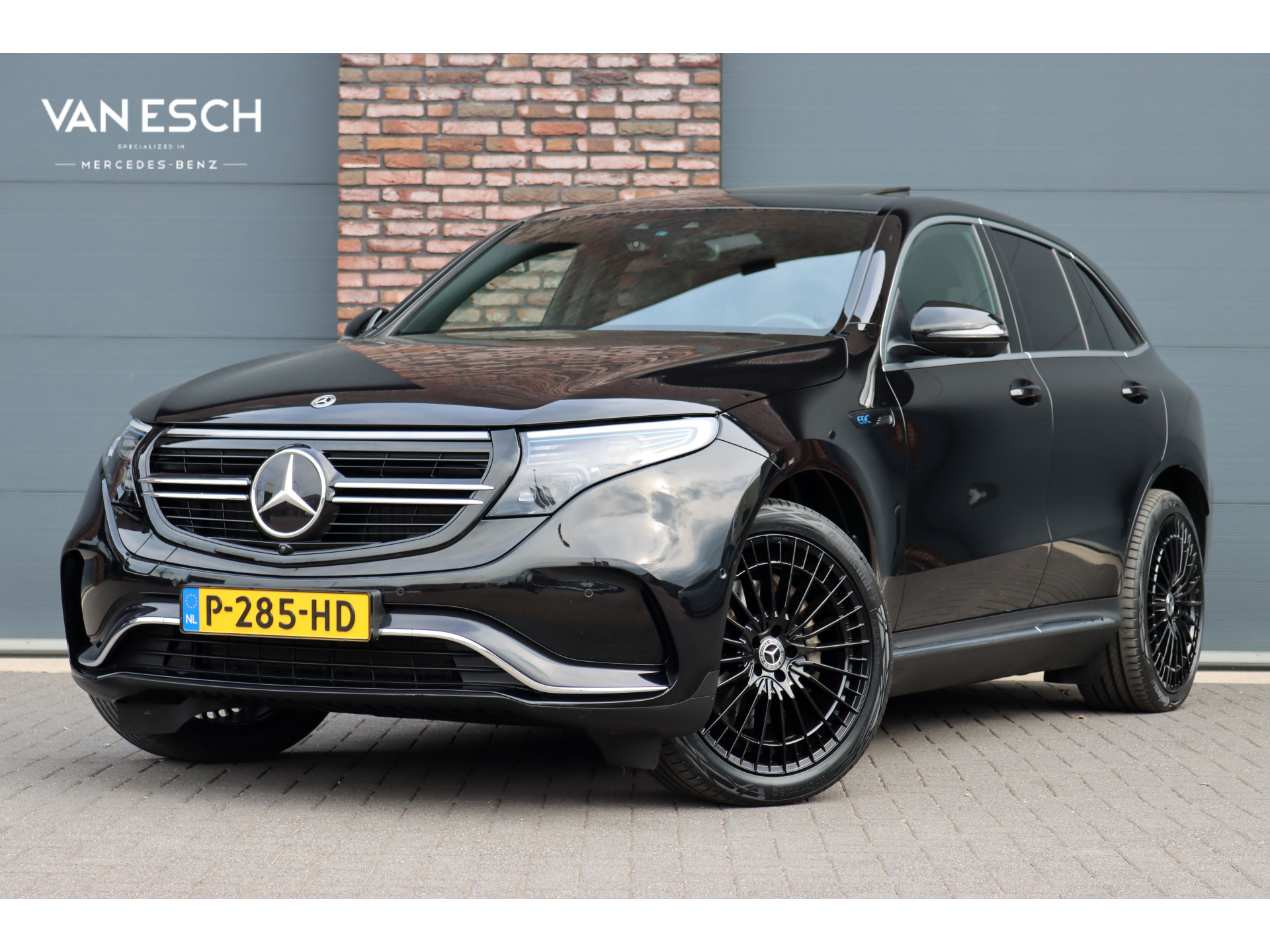 Mercedes-Benz EQC 400 4MATIC AMG Line 80 kWh | €33.500,- ex BTW | Schuifdak | Distronic+ | Trekhaak | HUD | Surround Camera | Advanced Sound System | Multibeam LED | Zitcomfortpakket |