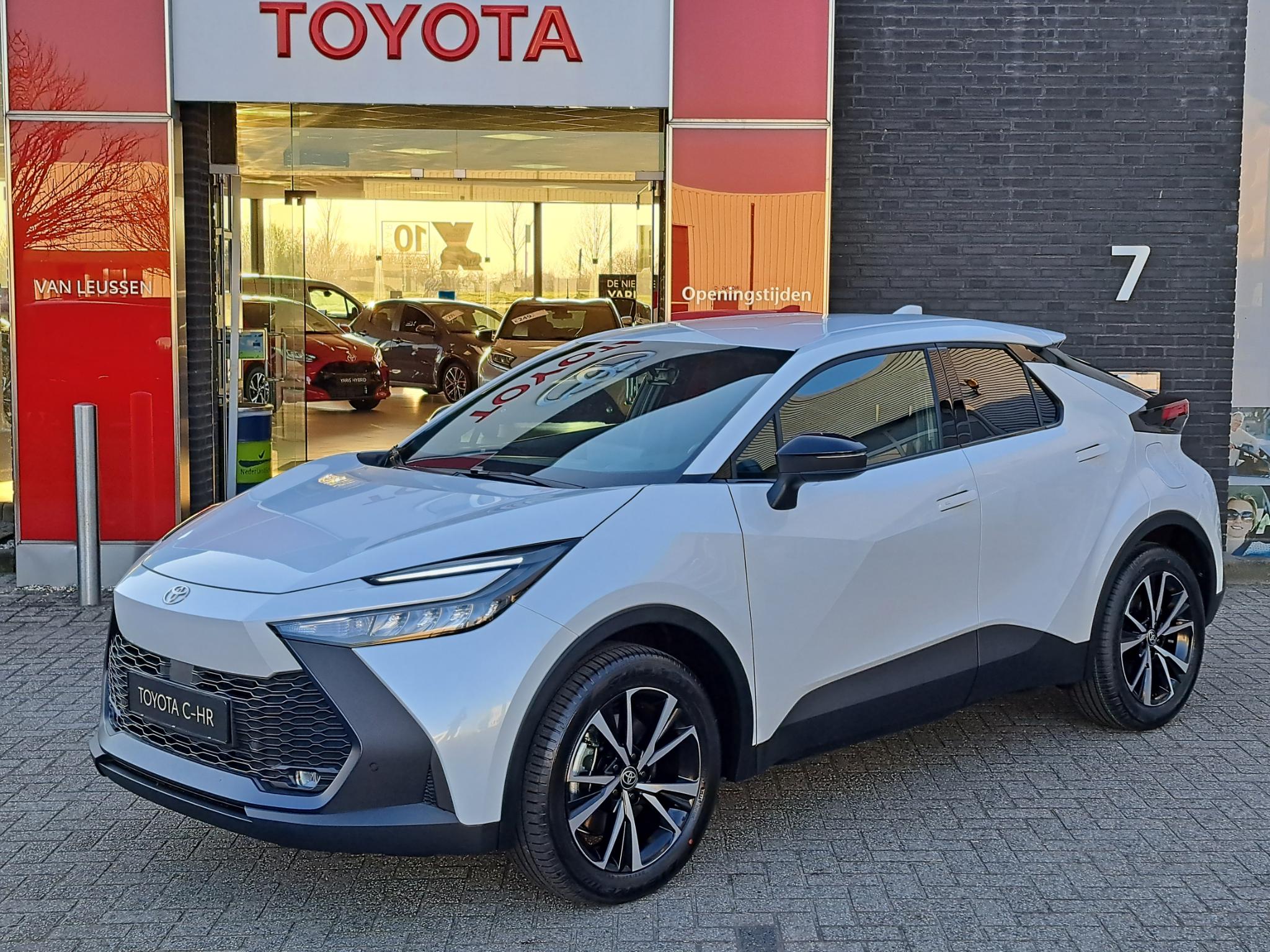 Toyota C-HR 2.0 Plug-in HYBRID 220 DYNAMIC NIEUW&DIRECT LEVERBAAR! AD-CRUISE APPLE/ANDROID KEYLESS STOEL/STUURVERW. LED NAVI