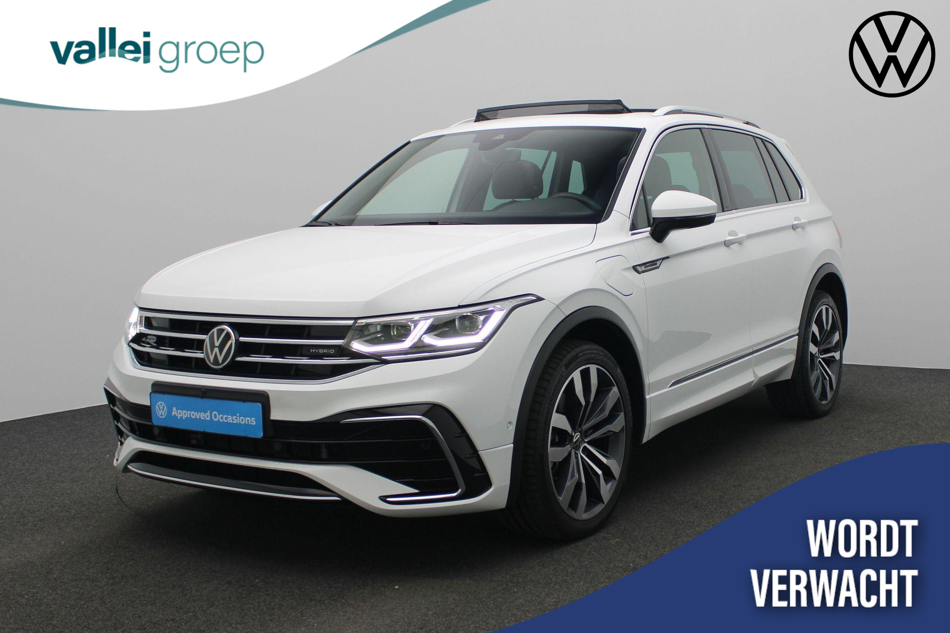 Volkswagen Tiguan 1.4 TSI 245 pk DSG eHybrid R-Line Business+ | Panoramadak | Trekhaak | Leder | Geheugenstoelen | Rondomzicht camera | Adaptief onderstel | IQ Light