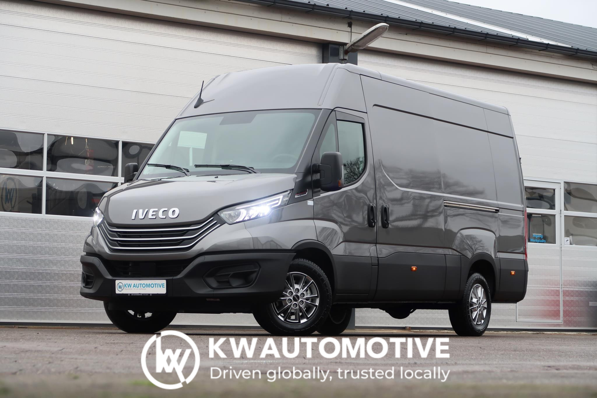 Iveco Daily 35S18HV 3.0 L2H2 BPM VRIJ/ AUT/ 2X SCHUIFDEUR/ CAMERA/ CRUISE/ CLIMA/ NAVI/ LED