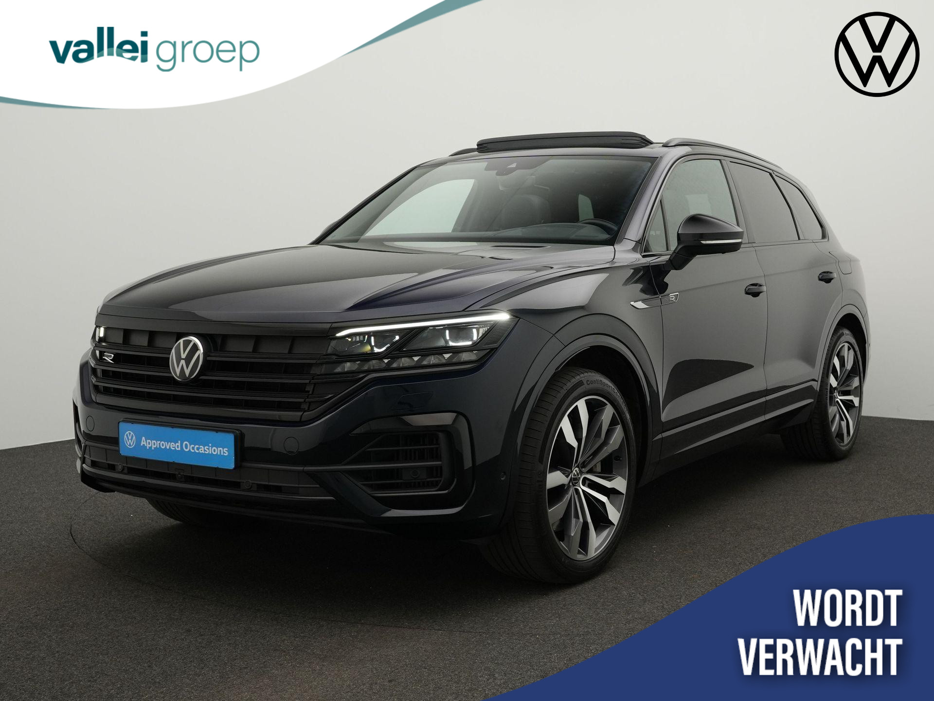 Volkswagen Touareg 3.0 TSi 462 pk tiptronic eHybrid 4MOTION R | Panoramadak | Trekhaak | Puglia leder | Geheugen-/massagestoelen |
