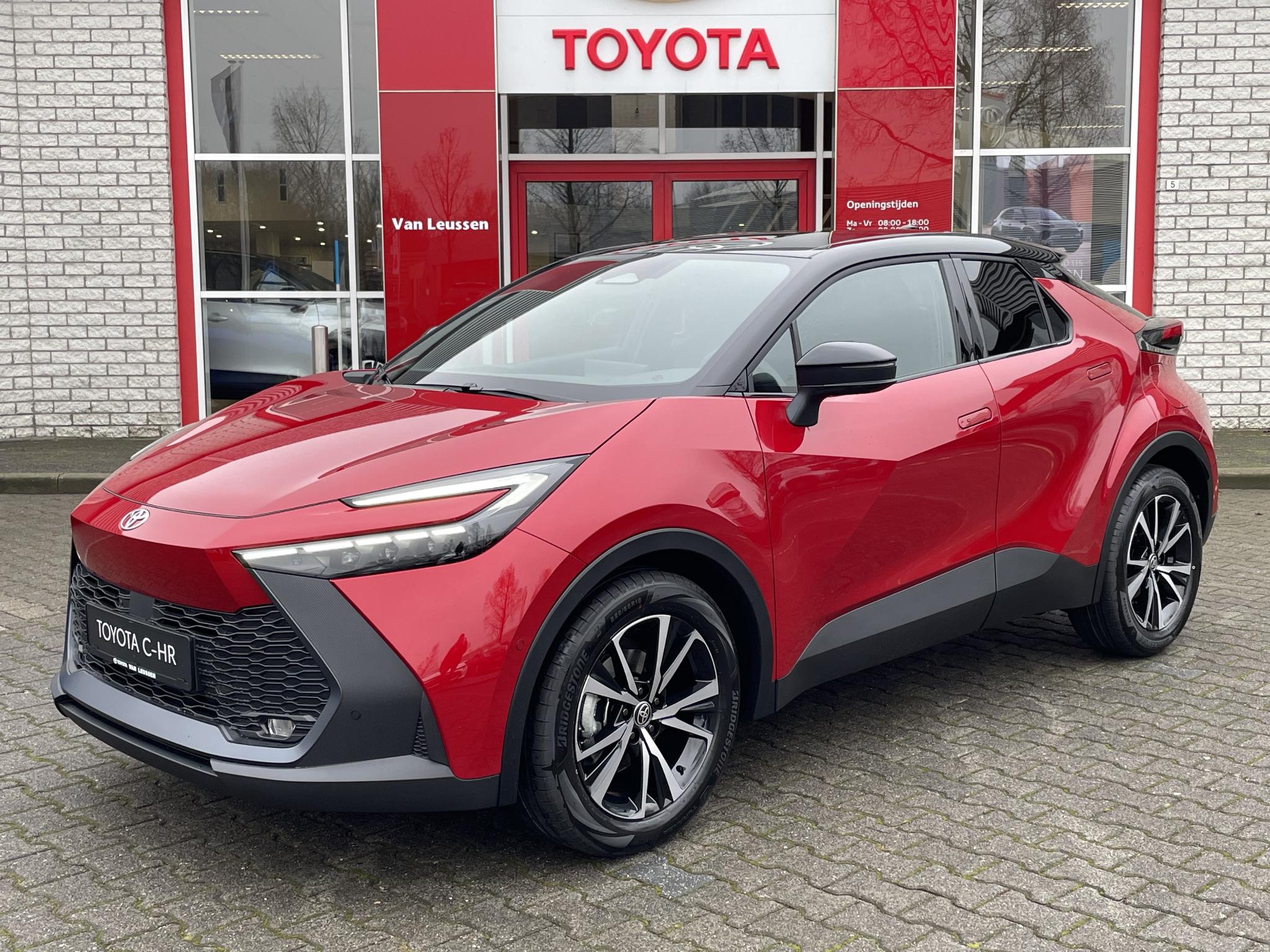 Toyota C-HR HYBRID 140 FIRST EDITION NIEUW & DIRECT LEVERBAAR!!! BLIND-SPOT 360° CAMERA PARK-SENSOREN EL-ACHTERKLEP NAVI APPLE/ANDROID