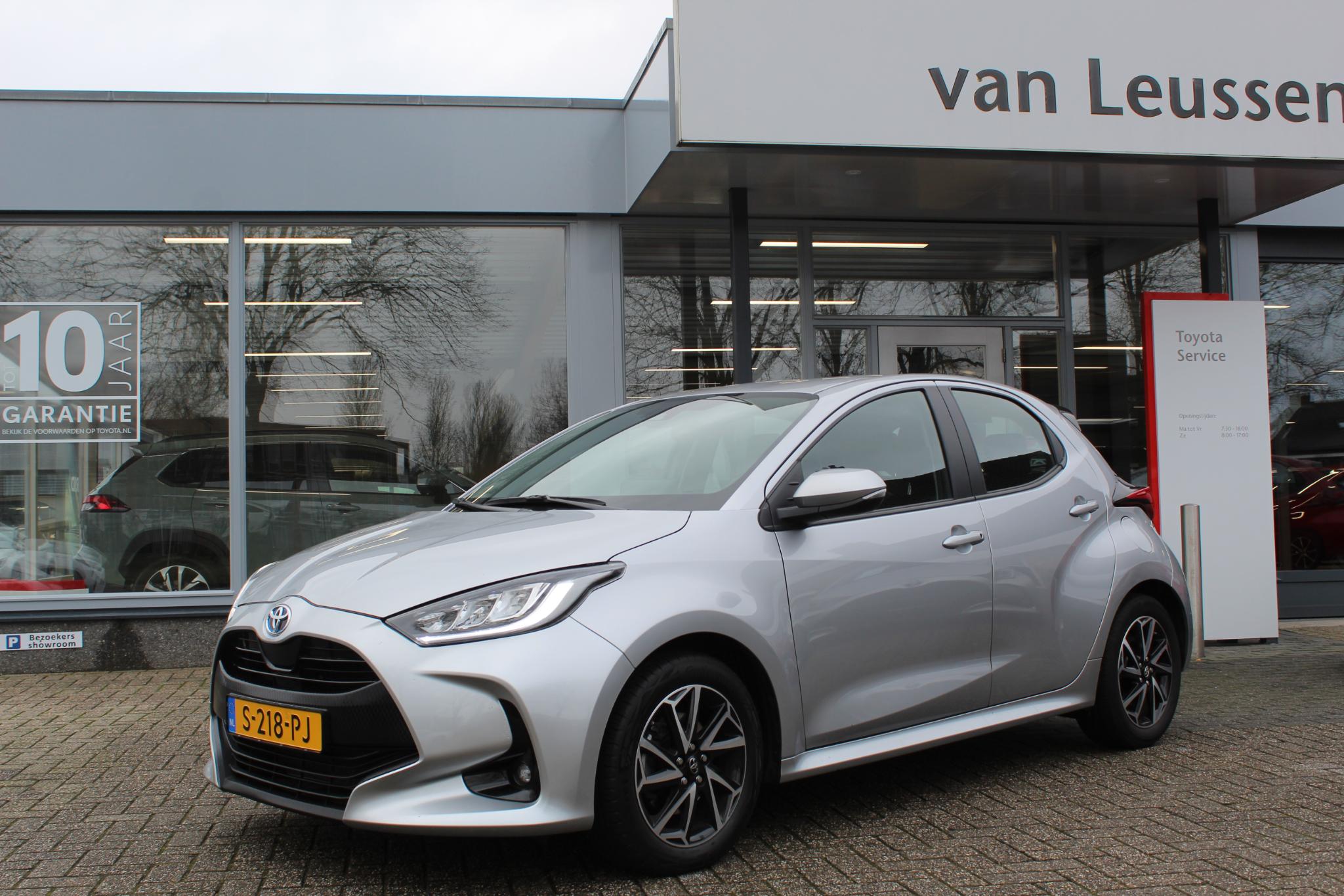 Toyota Yaris 1.5 HYBRID DYNAMIC LED KEYLESS 16"LM-VELGEN CAMERA AD-CRUISE CLIMA APPLE/ANDROID NL-AUTO