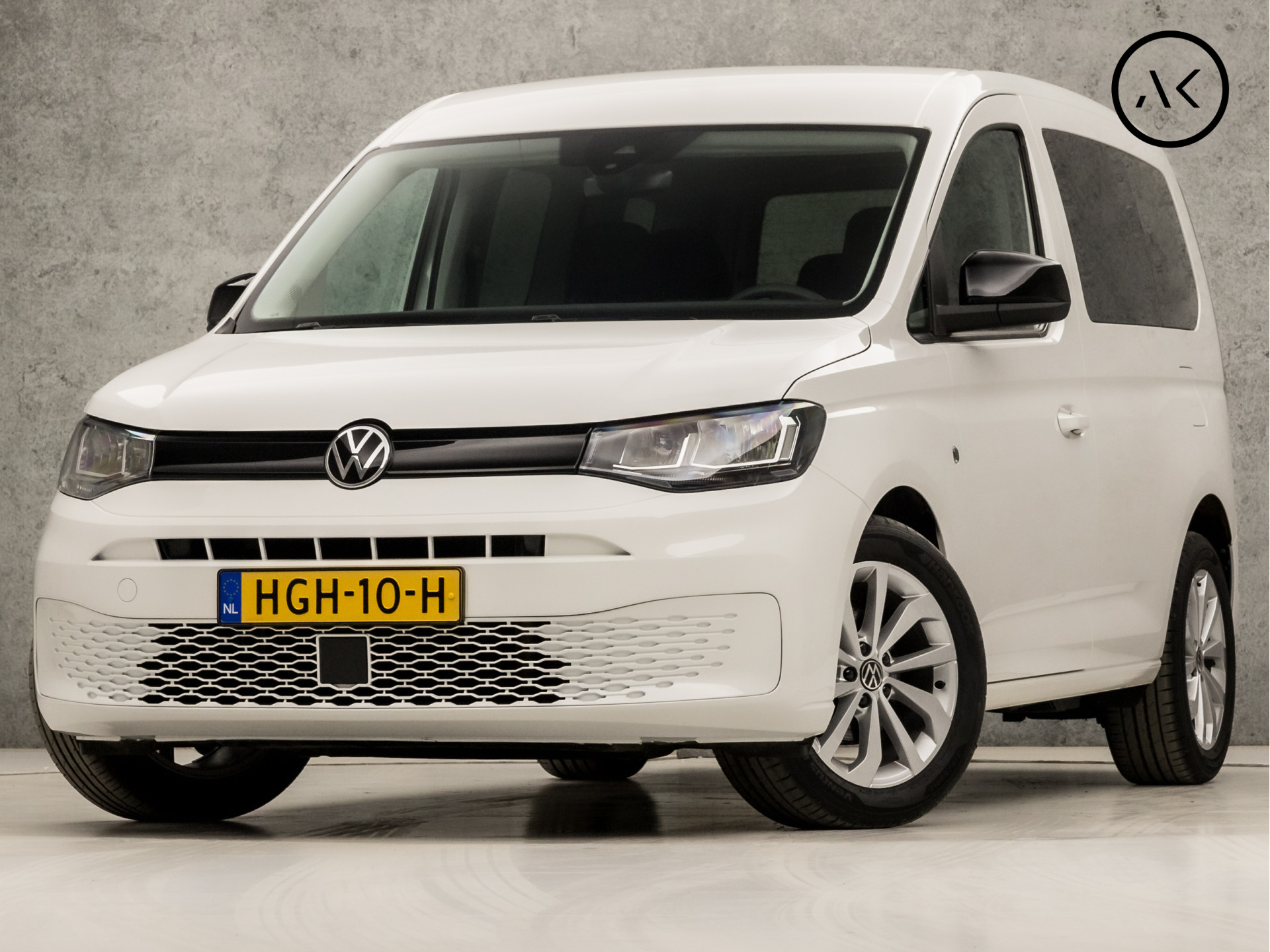 Volkswagen Caddy 2.0 TDI Sportline (5 PERSOONS, SCHERM, CRUISE, BLUETOOTH, SPORTSTOELEN, LM VELGEN, GETINT GLAS, NIEUWE APK, NIEUWSTAAT)