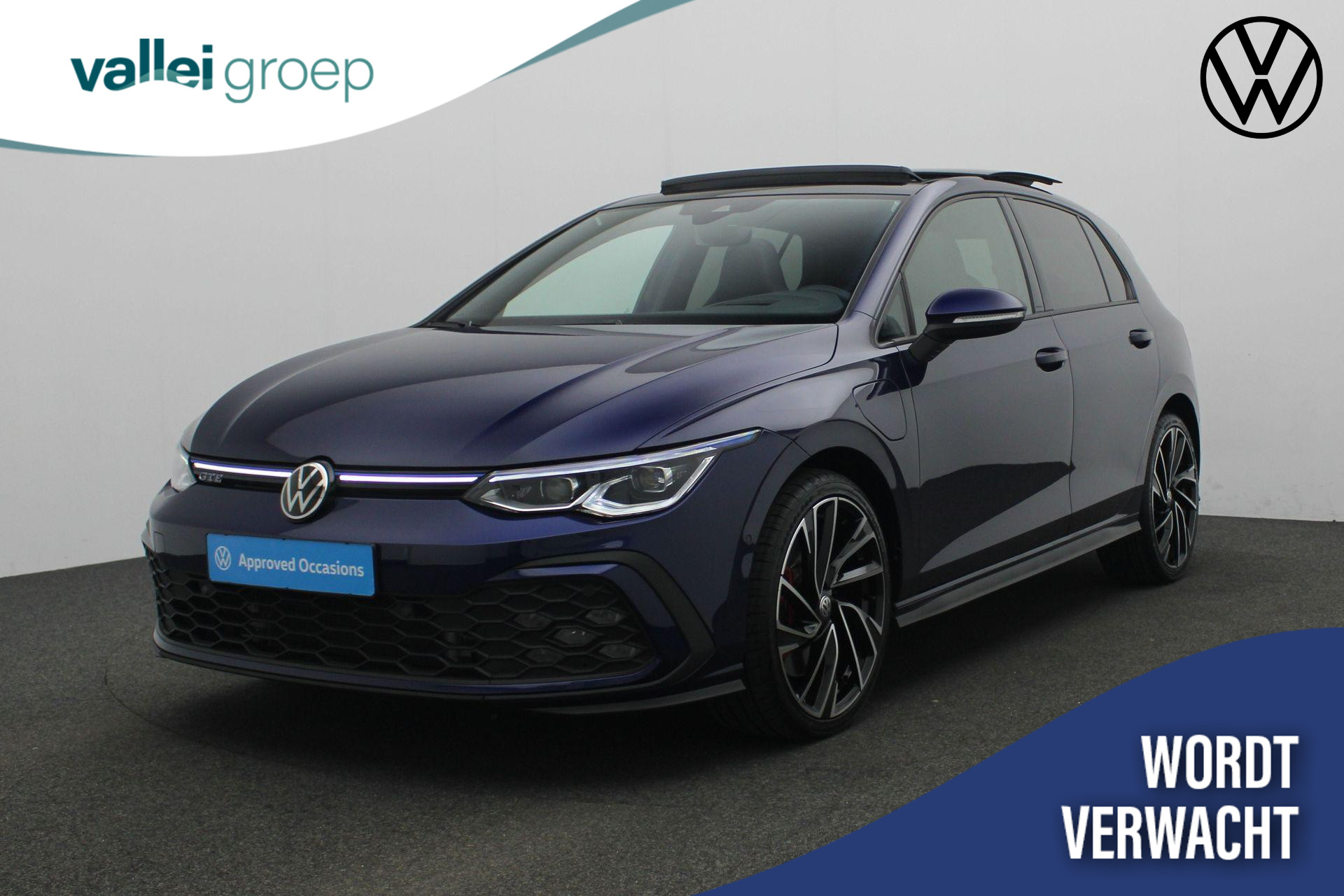 Volkswagen Golf 1.4 eHybrid 245 pk DSG GTE | Panoramadak | IQ Light | Head-up display | Achteruitrijcamera | Stuur-/stoelverwarming