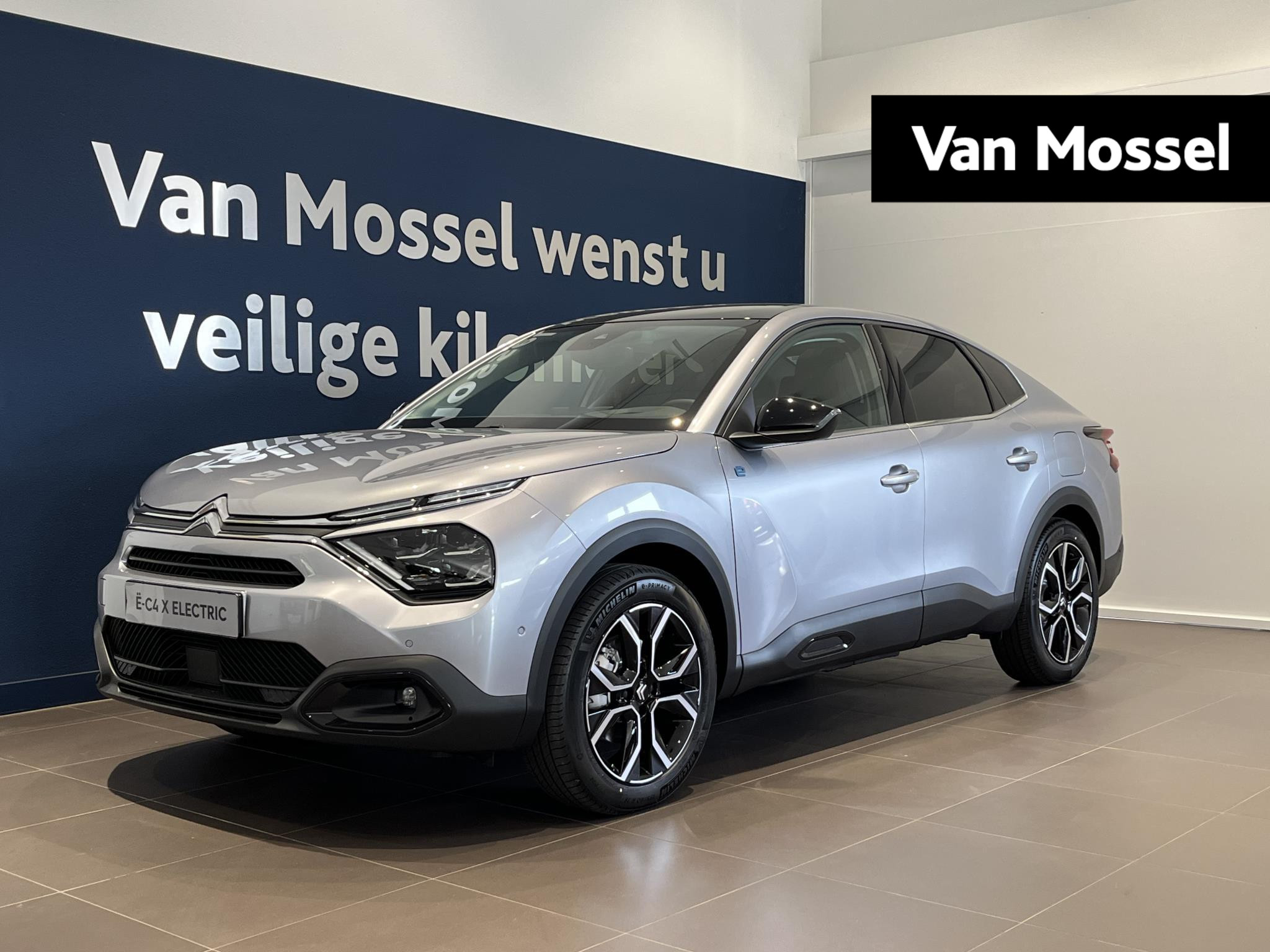 Citroën ë-C4 X Shine 50 kWh | Sedan | Panoramadak | Head-up Display | 180 graden Camera |  Voor en Achter parkeersensoren | Apple/Android Carplay
