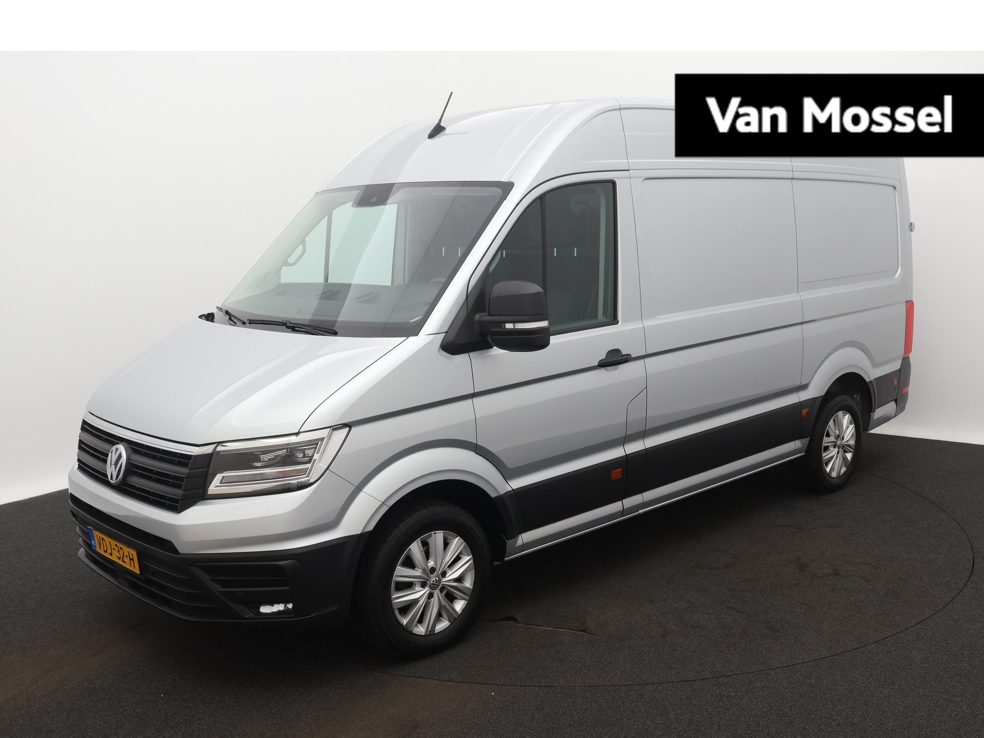 Volkswagen Crafter 35 2.0 TDI L3H3 Highline | Automaat | Camera | Parkeerhulp voor + achter | Radio | Trekhaak | Adaptive cruise control |
