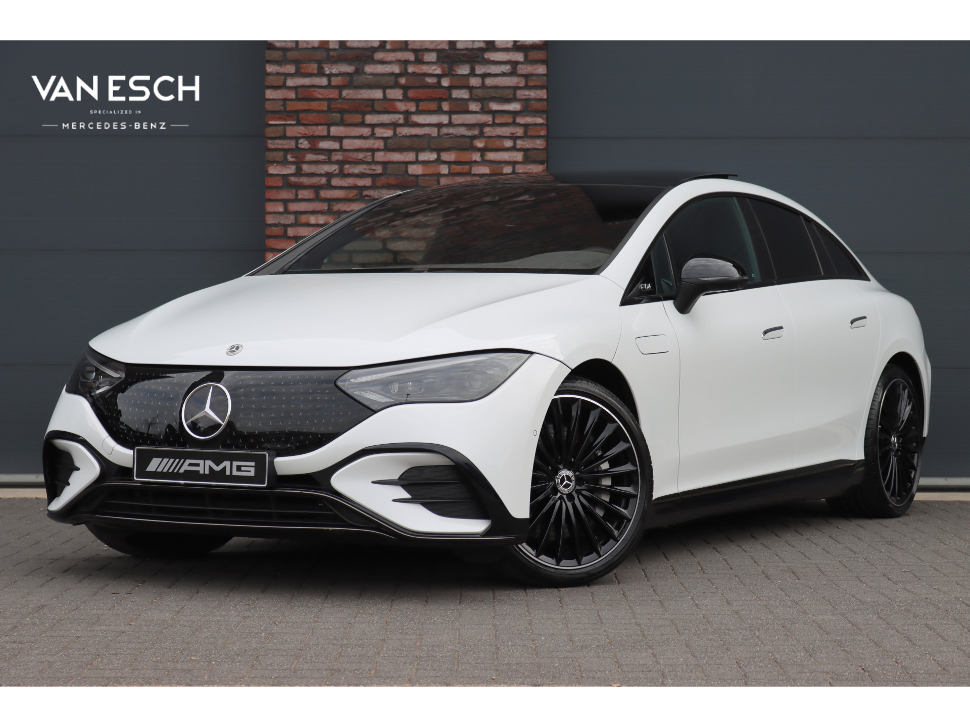 Mercedes-Benz EQE 300 Premium AMG Line 89 kWh | Hyperscreen | Airmatic | Achterasbesturing | Distronic+ | Stoelventilatie | Burmester | HUD | Verwarmd Stuurwiel | Digital Light | Panoramadak | Warmtepomp |