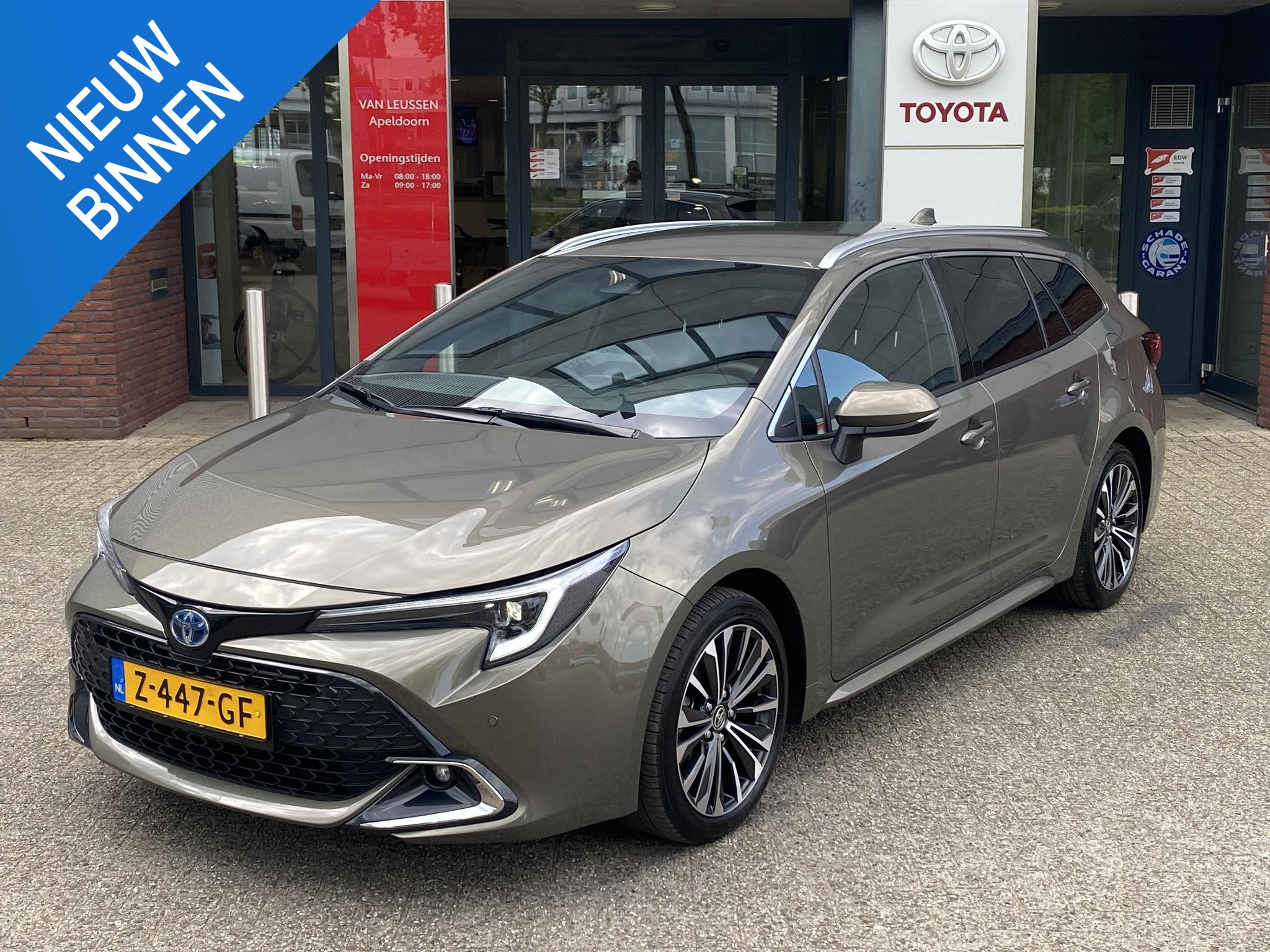 Toyota Corolla Touring Sports 1.8 HYBRID 140 DYNAMIC NAVI STOELVERW EL-ACHTERKLEP PARK-SENSOREN 17'' LM-VELGEN LED APPLE/ANDROID KEYLESS NL-AUTO