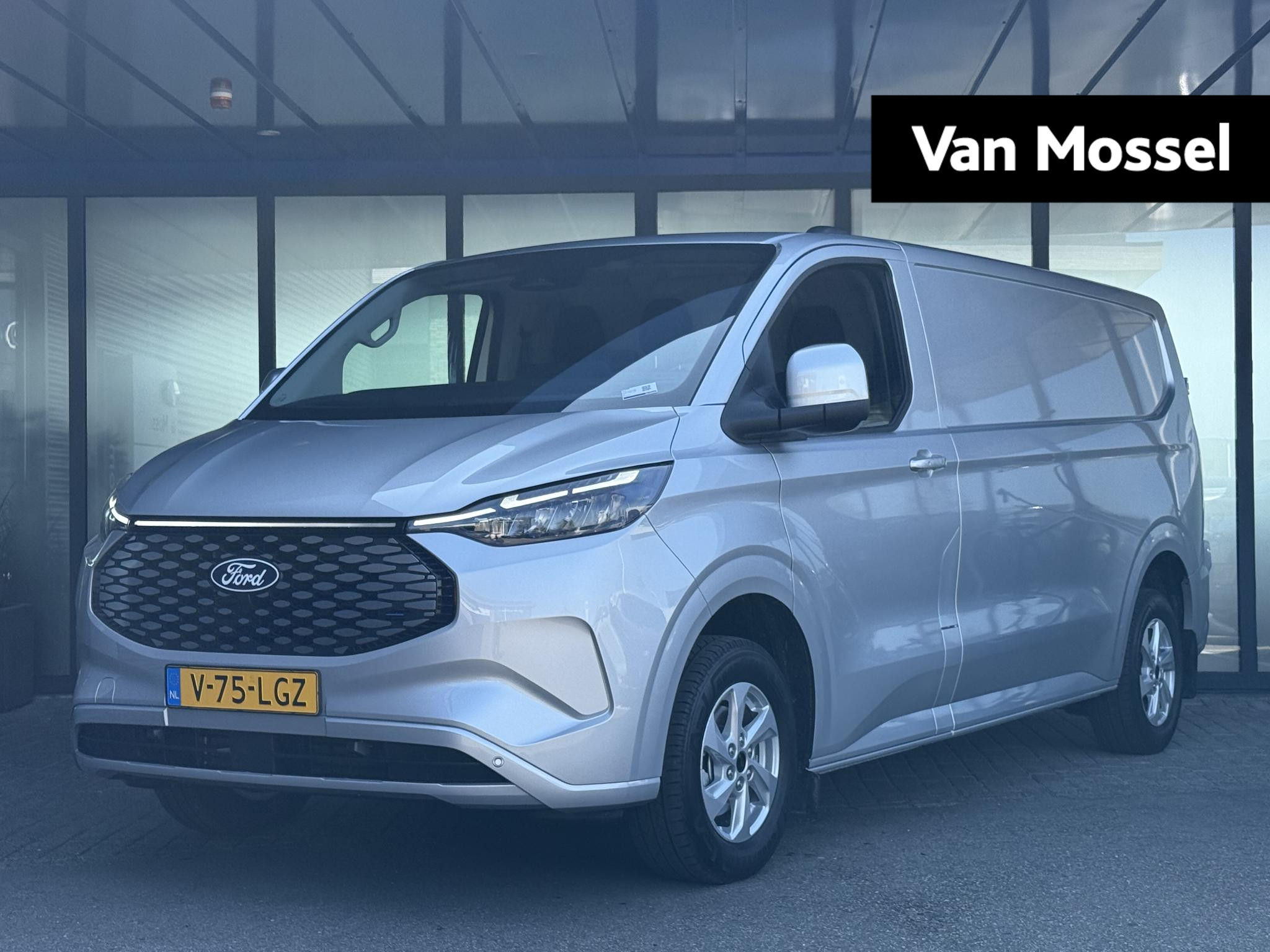 Ford E-Transit Cust. 340 L2H1 Limited 65 kWh Uit Voorraad  | LMV | Trekhaak | All-Weather Banden | LED | Cruise Control | Keyless Entry | Verw. Stoelen & Voorruit