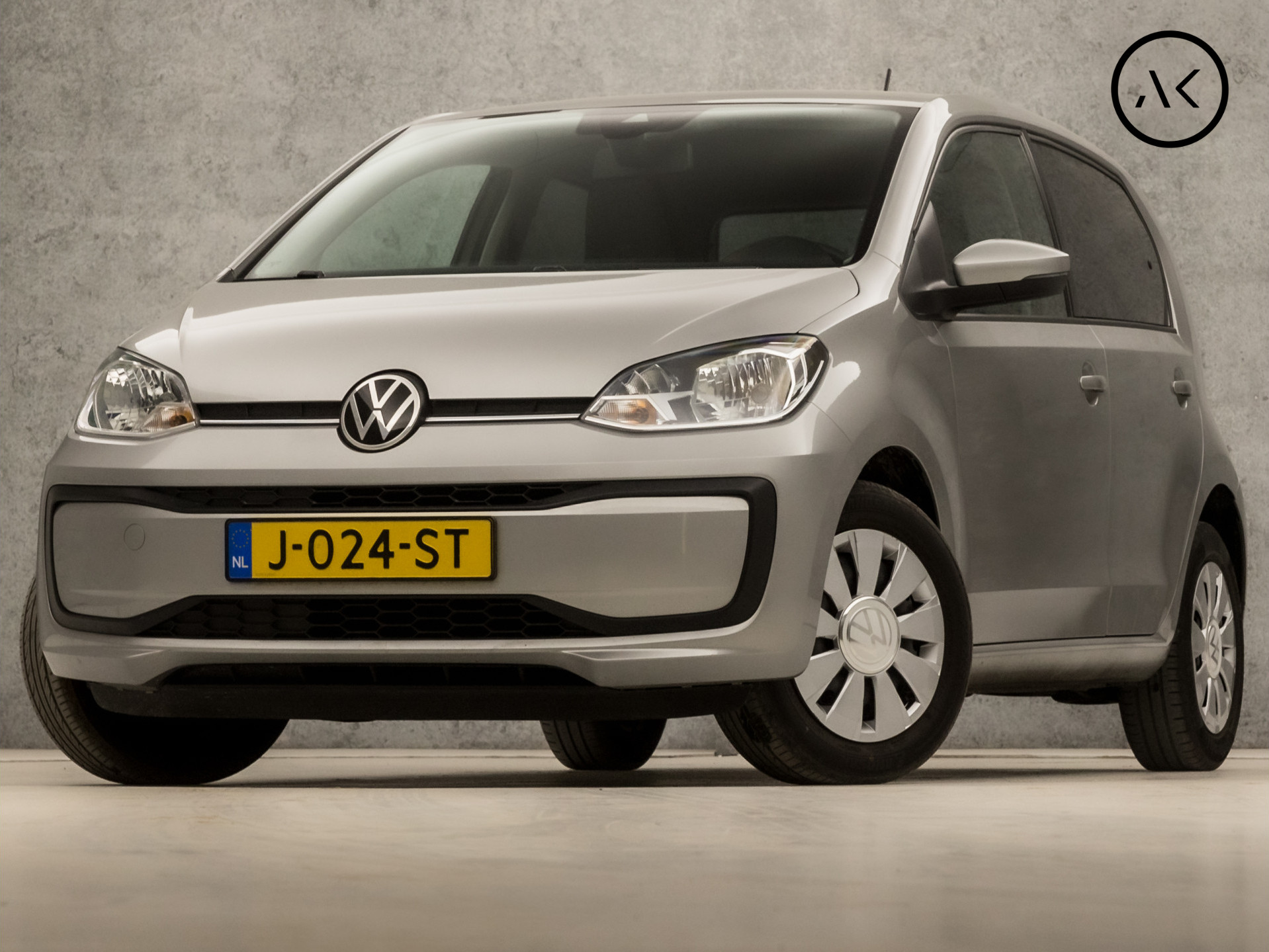 Volkswagen up! 1.0 Sportline (5-DEURS, AIRCO, BLUETOOTH, GETINT GLAS, NIEUWE APK, SPORTSTOELEN, START/STOP, NIEUWSTAAT)