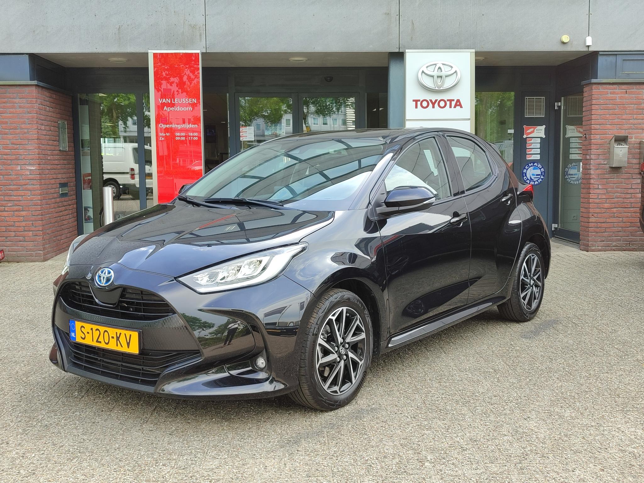 Toyota Yaris 1.5 HYBRID DYNAMIC KEYLESS LED 16' LM-VELGEN CAMERA APPLE/ANDROID CLIMA AD-CRUISE BLUETOOTH NL-AUTO