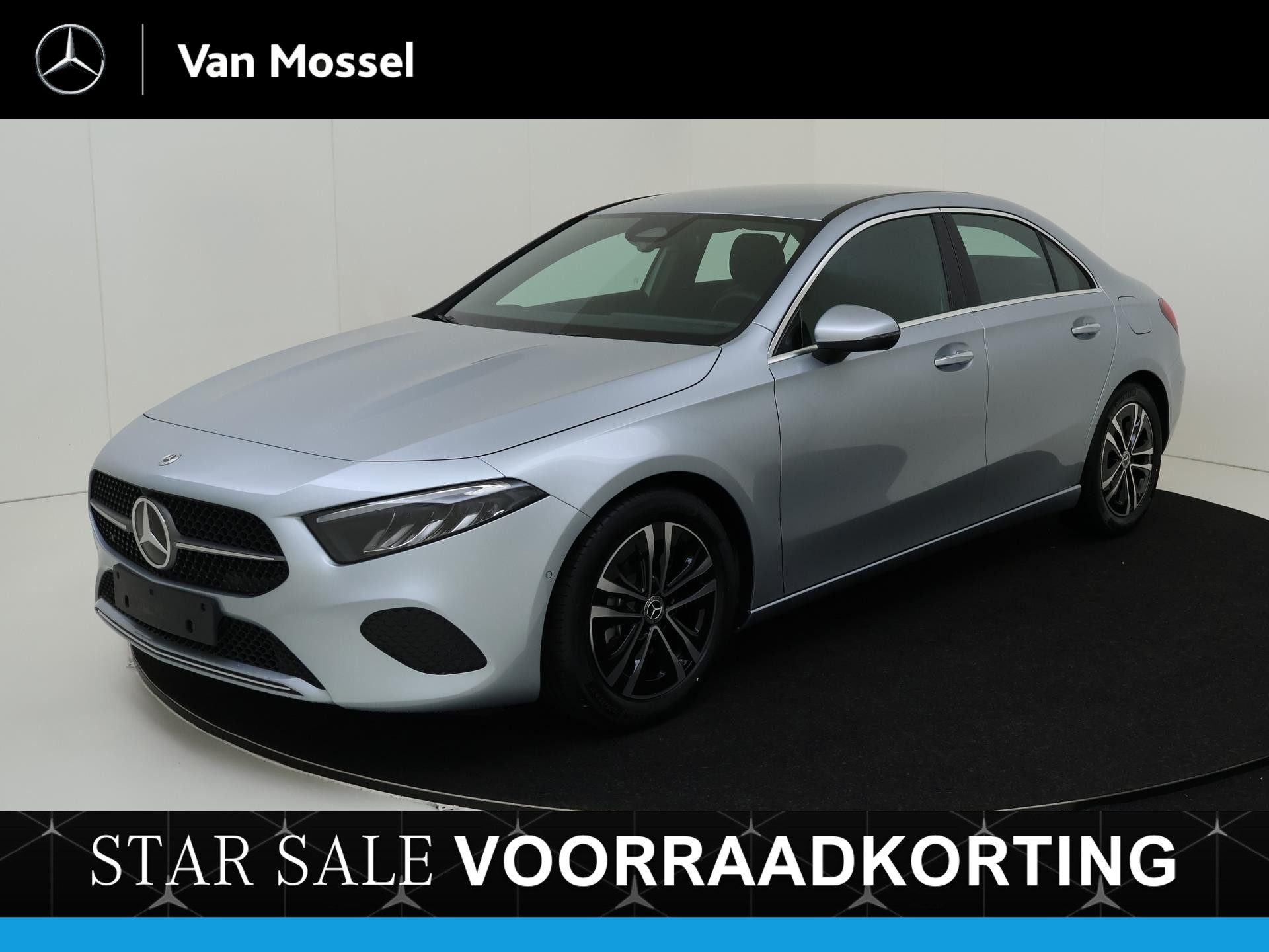 Mercedes-Benz A-Klasse A180 Star Edition Luxury Line - Achteruitrijcamera - Stoelverwarming - Carplay - Thermotronic