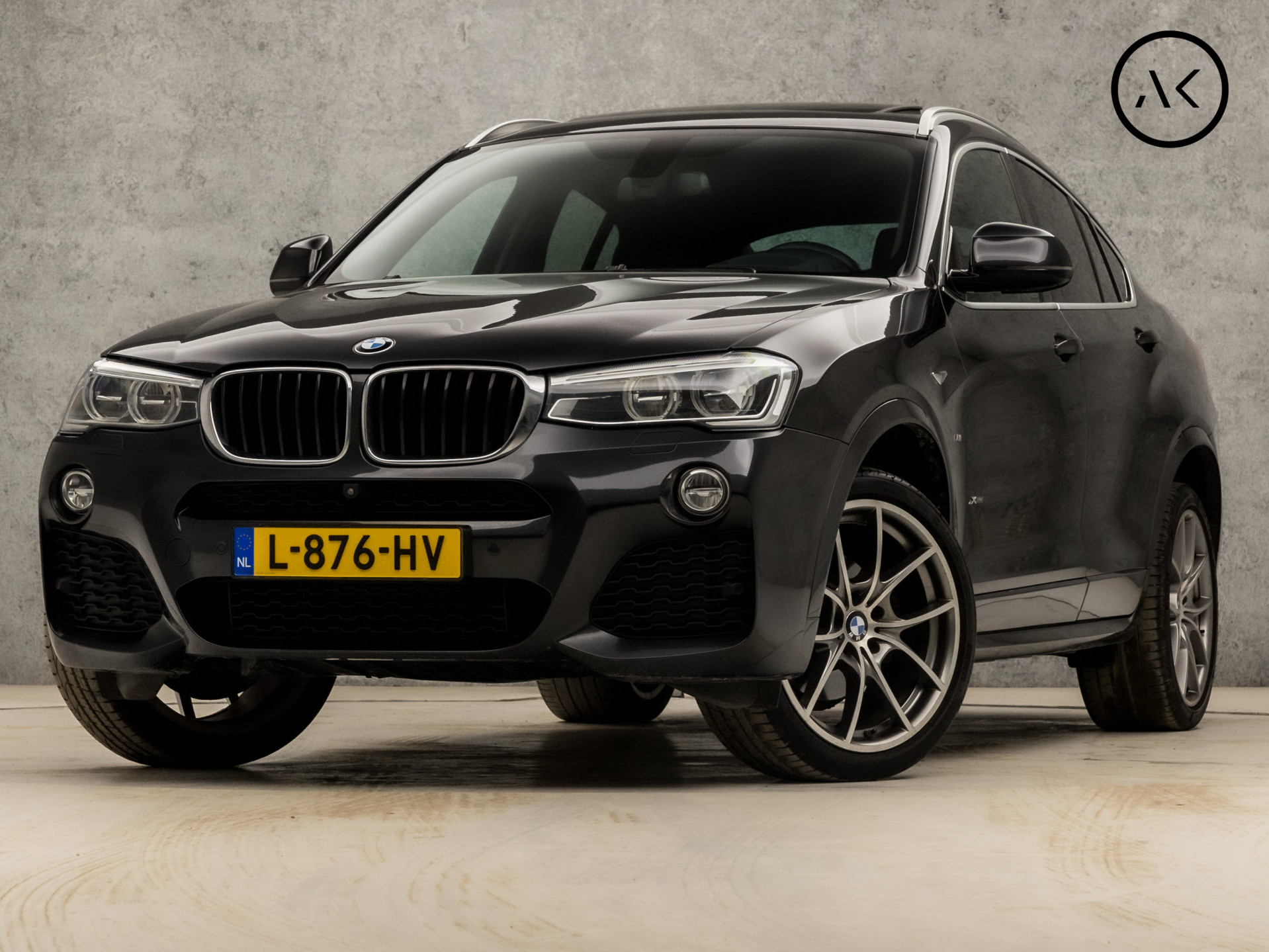 BMW X4 xDrive20i M Sport High Executive 184Pk Automaat (SCHUIFDAK, NAVIGATIE, M PAKKET, MEMORY SEATS, HEAD-UP DISPLAY, LEDER, CAMERA, STOELVERWARMING, GETINT GLAS, NIEUWE APK, NIEUWSTAAT)