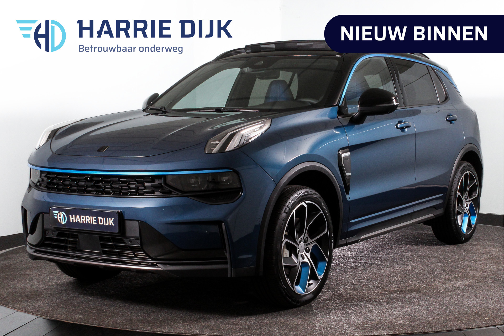 Lynk & Co 01 1.5 PHEV 261PK MY23 | 360 Camera | 7.4 kWh boordlader | Donkere hemel | S/K-panodak | Adapt. Cruise | Memory | Elek. klep | LM 20" | 0601