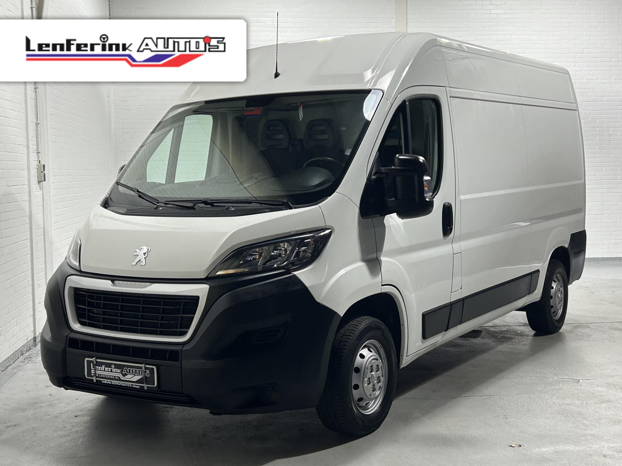 Peugeot Boxer 2.0 BlueHDI 130 pk L2H2 Premium Airco Cruise Control, Laadruimte Pakket, Multistuur, 3-Zits