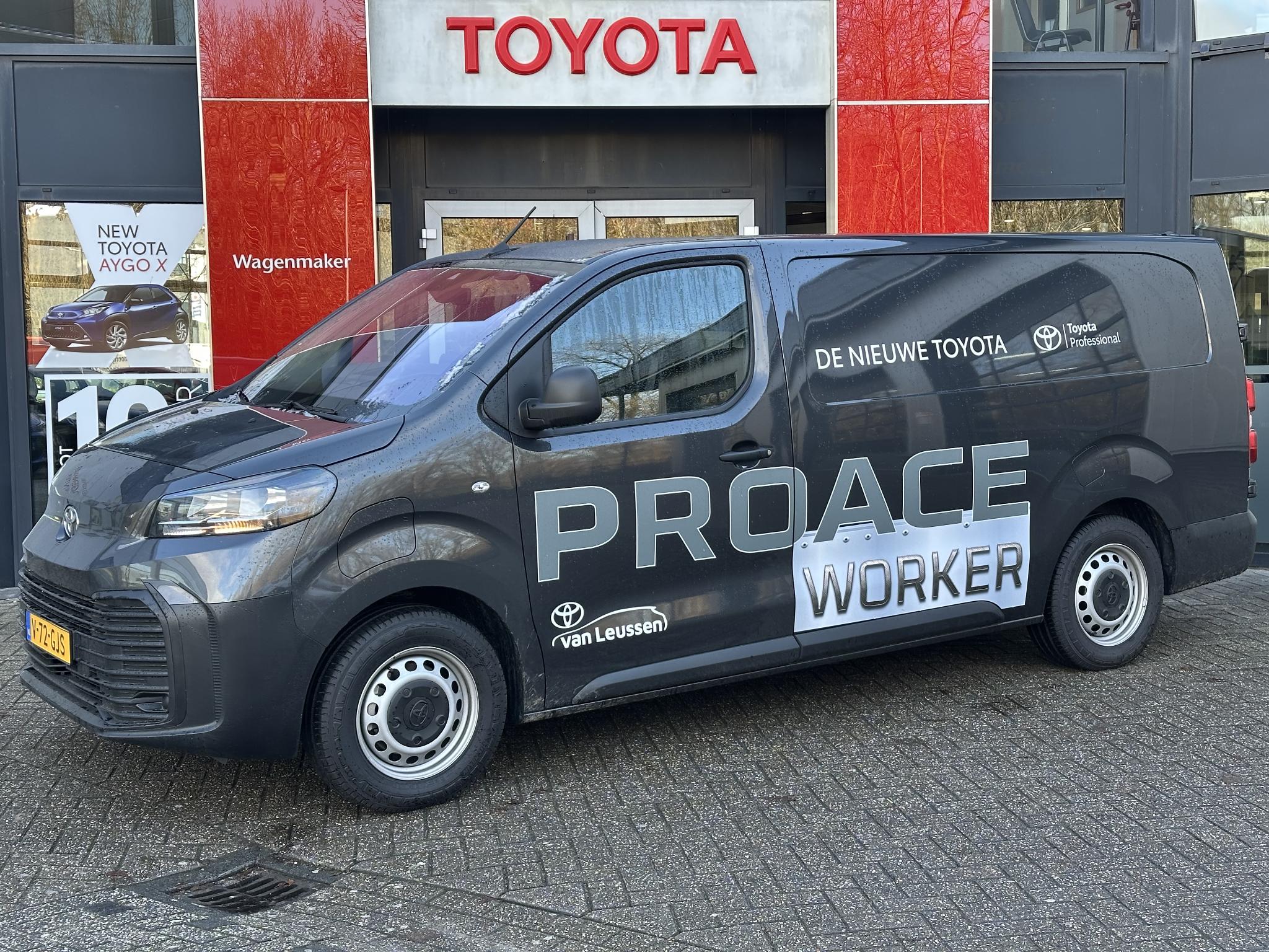 Toyota ProAce Long Worker CHALLENGER 75KWH ELECTRIC 3-PERS AIRCO PARK-SENSOREN BETIMMERING NL-AUTO