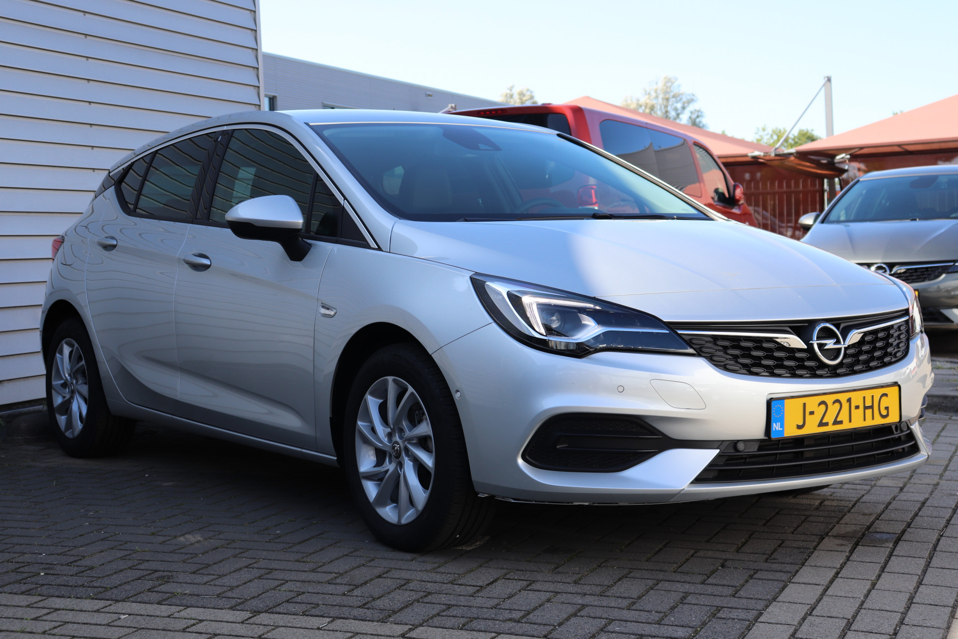 Opel Astra 110pk Turbo Elegance (DIRECT RIJDEN!/P.Glass/Climate/NAV./NIEUW/NU met € 7.078,- KORTING)