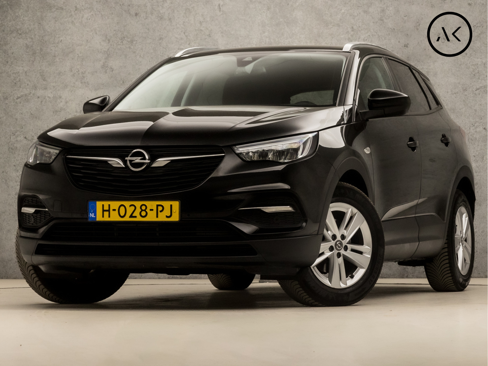 Opel Grandland X 1.2 Turbo Business Edition (APPLE CARPLAY, GROOT NAVI, STUUR/STOELVERWARMING, CAMERA, LEDER, SPORTSTOELEN, LED KOPLAMPEN, PARKEERSENSOREN, NIEUWE APK, NIEUWSTAAT)