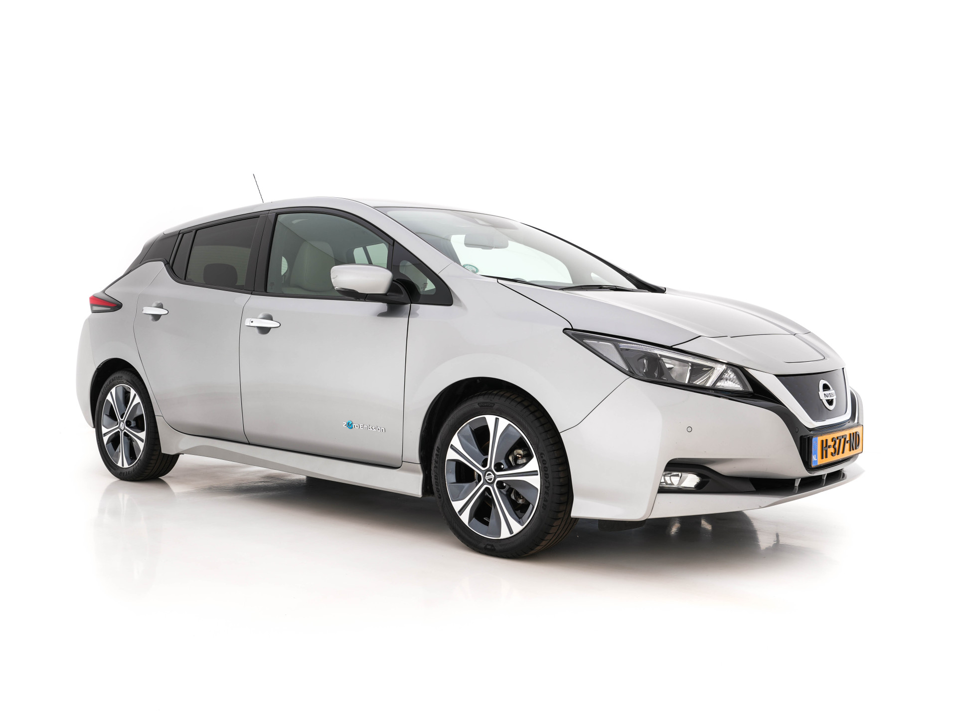 Nissan Leaf N-Connecta 40 kWh (INCL-BTW)  Aut. *ADAPTIVE-CRUISE | NAVI-FULLMAP | SURROUND-VIEW | CARPLAY | KEYLESS | BLIND-SPOT |  DIGI-COCKPIT | COMFORT-SEATS | DAB | ECC | PDC | HEATED-SEATS | 17"ALU*