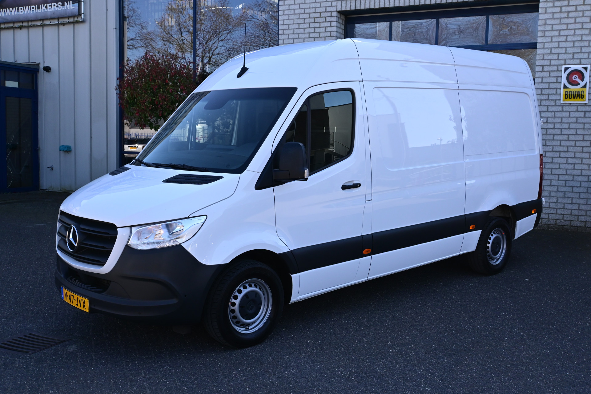 Mercedes-Benz Sprinter 317 CDI L2H2 3500 kg trekhaak, MBUX met parkeerpakket en camera