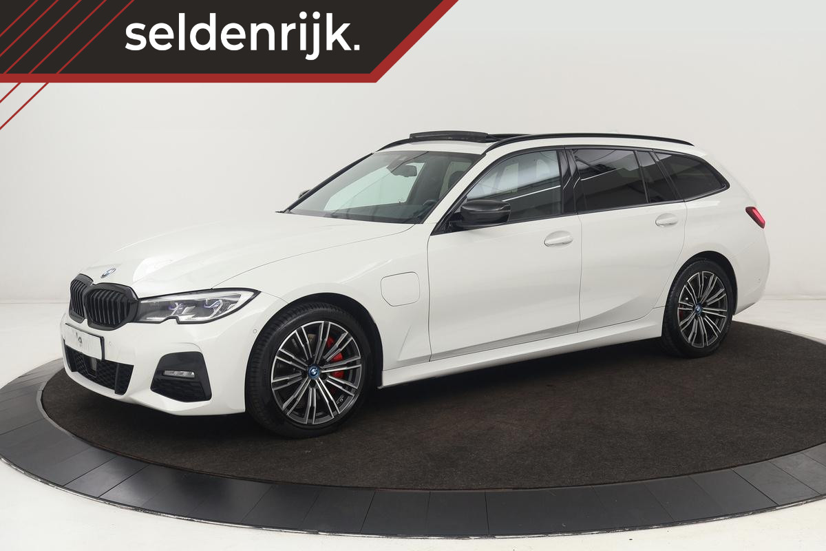BMW 3 Serie 330e M Sport | Panoramadak | Head-Up | Laserlight | Adaptive cruise | Leder | Stoelverwarming | Camera | Sfeerverlichting | Carplay | Sportstoelen | Live Cockpit