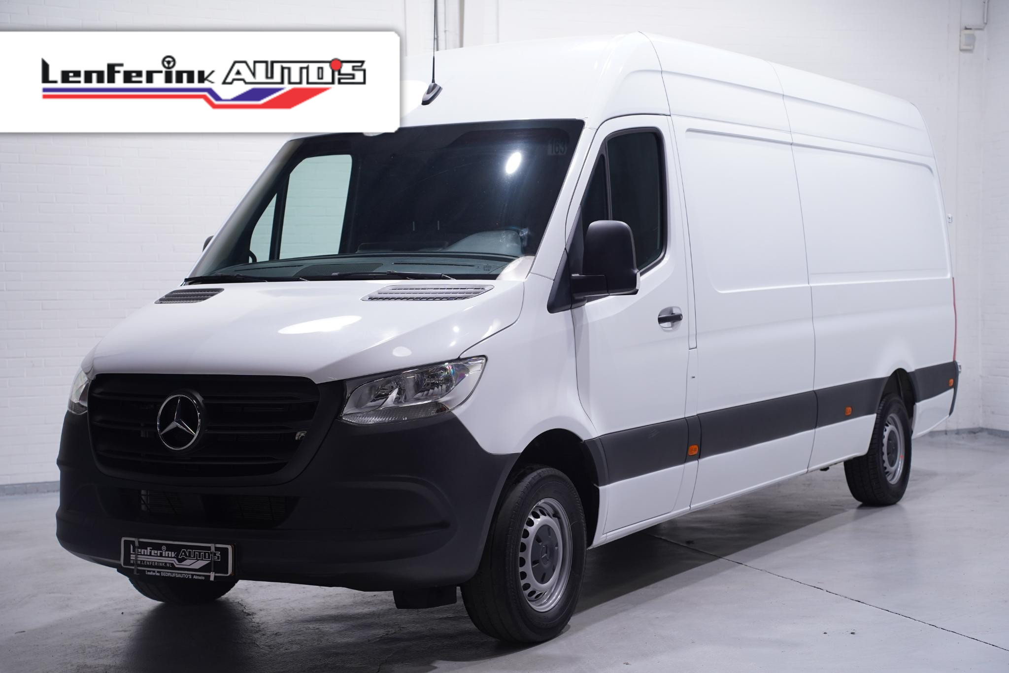 Mercedes-Benz Sprinter 315 CDI 150 pk L3H2 Airco, Camera, DAB+ Cruise Control, Laadruimte Pakket, Opstap achter, 3-Zits