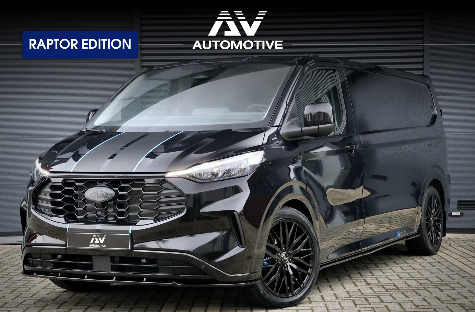 Ford Transit Custom 320 2.0 TDCI L2H1 Limited 170 PK | BPM VRIJ | ACC | Blind Spot | Navigatie | Camera | CarPlay | Lane Assist | Stoelverwarming | Raptor Edition | 3-Zitter | NL Auto
