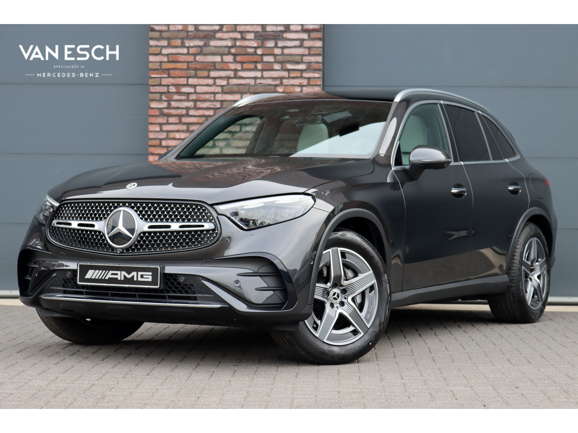Mercedes-Benz GLC 300e 4MATIC AMG Line Aut9 | Achterasbesturing | Luchtvering | Panoramadak | HUD | Memory | Digital Light | Surround Camera | Keyless Go |