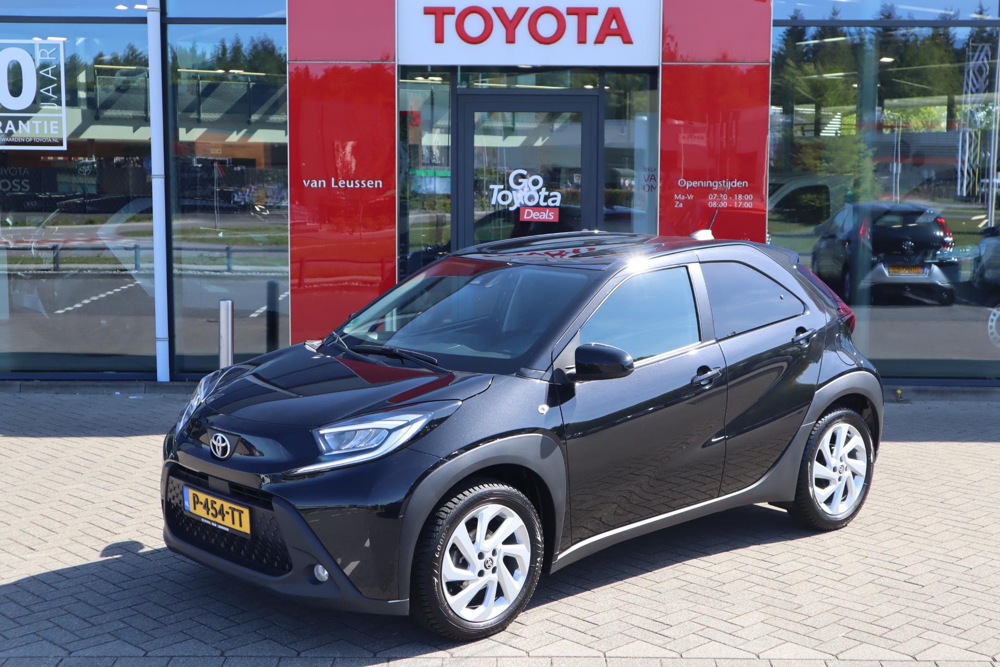 Toyota Aygo X FIRST APPLE/ANDROID LM-VELGEN CLIMA AD-CRUISE CAMERA PRIVACY-GLASS 1e EIGENAAR NL-AUTO