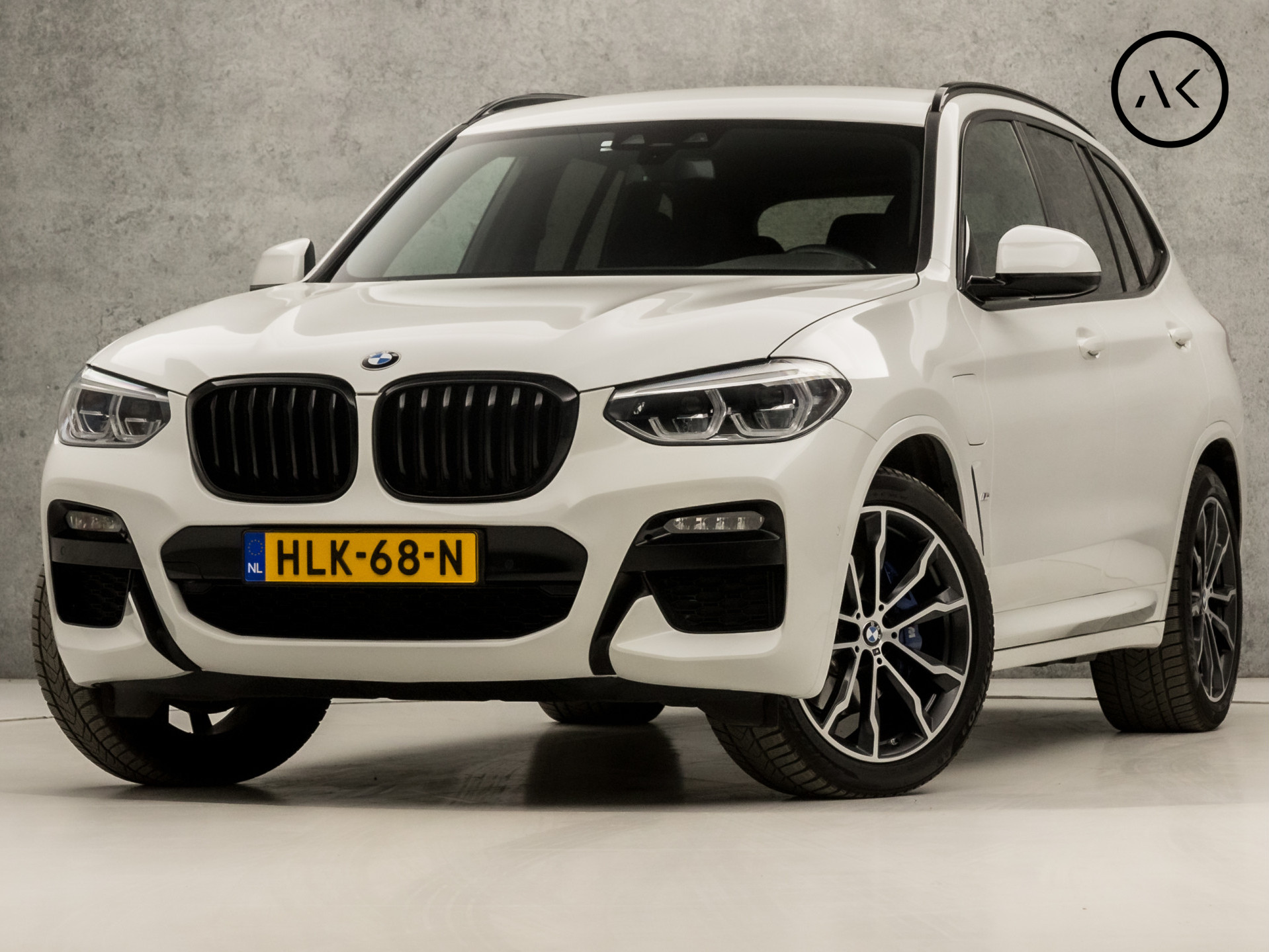 BMW X3 xDrive30e M Sport 293Pk Automaat (APPLE CARPLAY, M PAKKET, GROOT NAVI, SFEERVERLICHTING, KEYLESS, LEDEREN SPORTSTOELEN, GETINT GLAS, CAMERA, NIEUWE APK, NIEUWSTAAT)