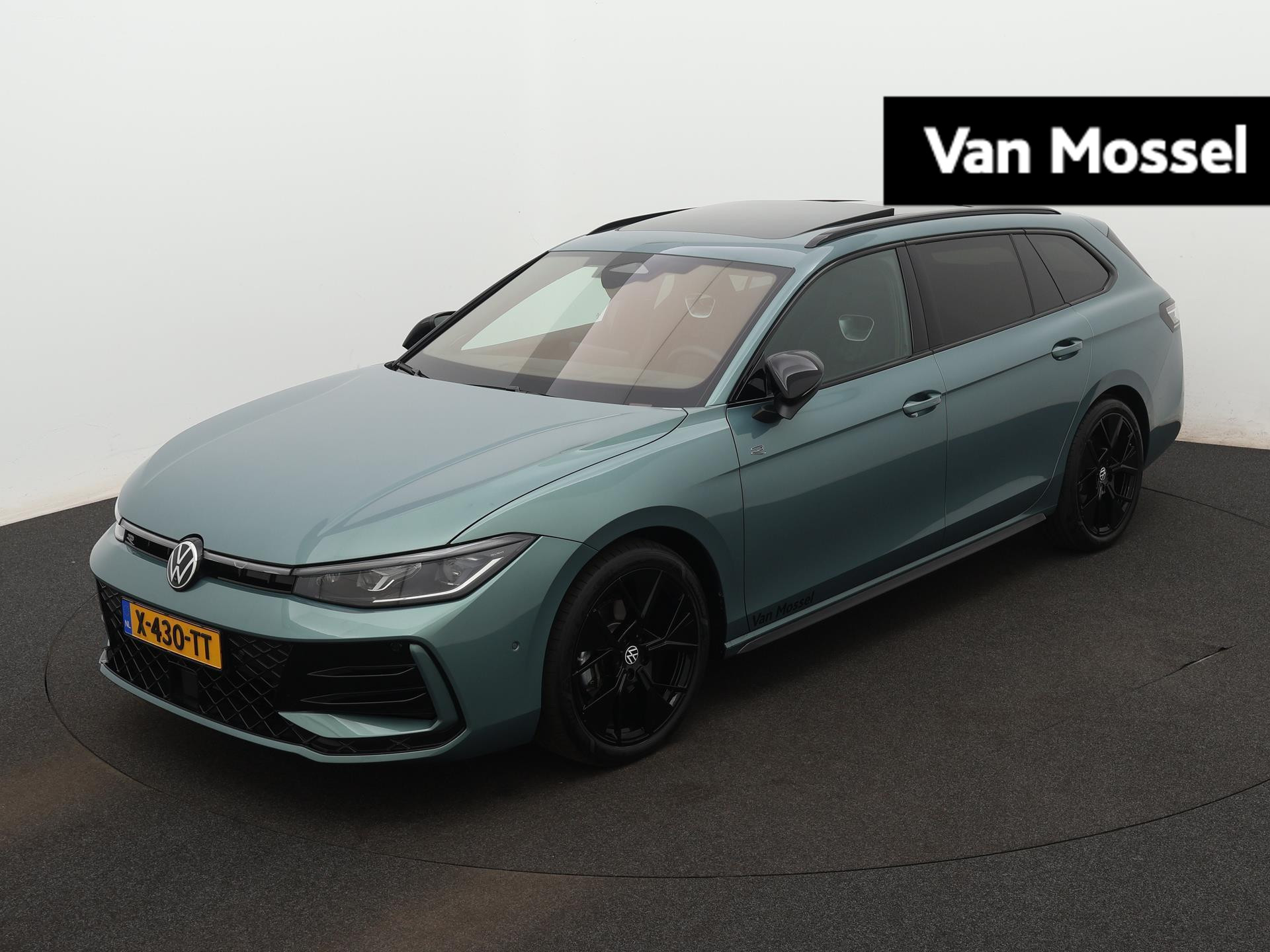 Volkswagen Passat Variant 1.5 eTSI R-Line Business | R-Line| Automaat | Panorama dak | Head-UP Display | Massage Stoelen | Stoel en Stuurwielverarming