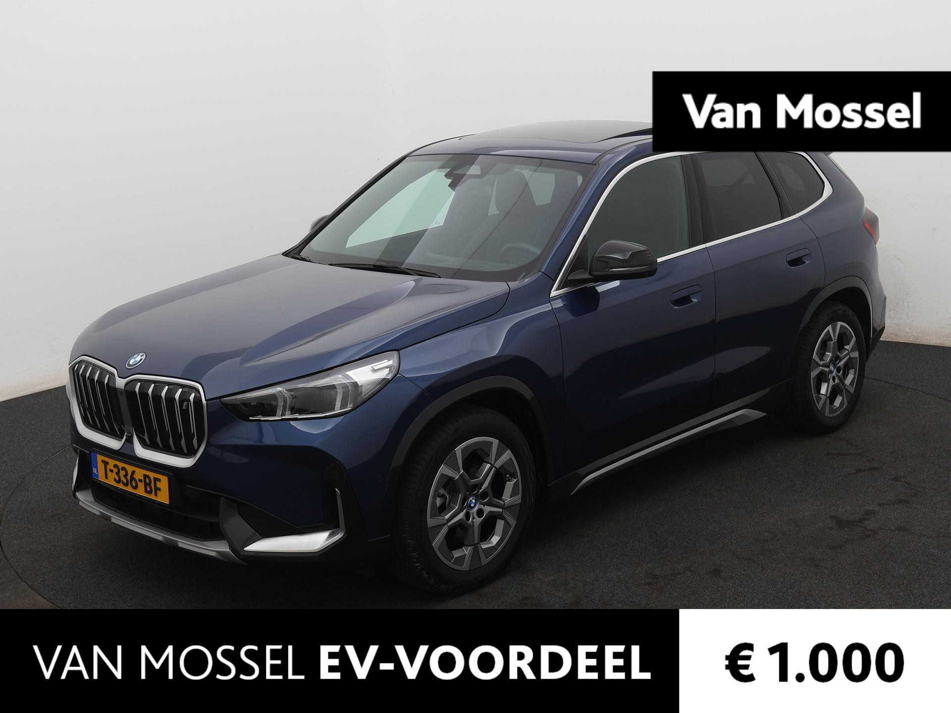 BMW iX1 xDrive30 Launch Edition 67 kWh | PANORAMADAK | HARMAN-KARDON AUDIO | 360-CAMERA | LEDER | HEAD UP DISPLAY | STUUR+STOELVERWARMING | ELEKTRISCHE BESTUURDERSSTOEL MET GEHEUGEN | ELEKTRISCHE ACHTERKLEP |