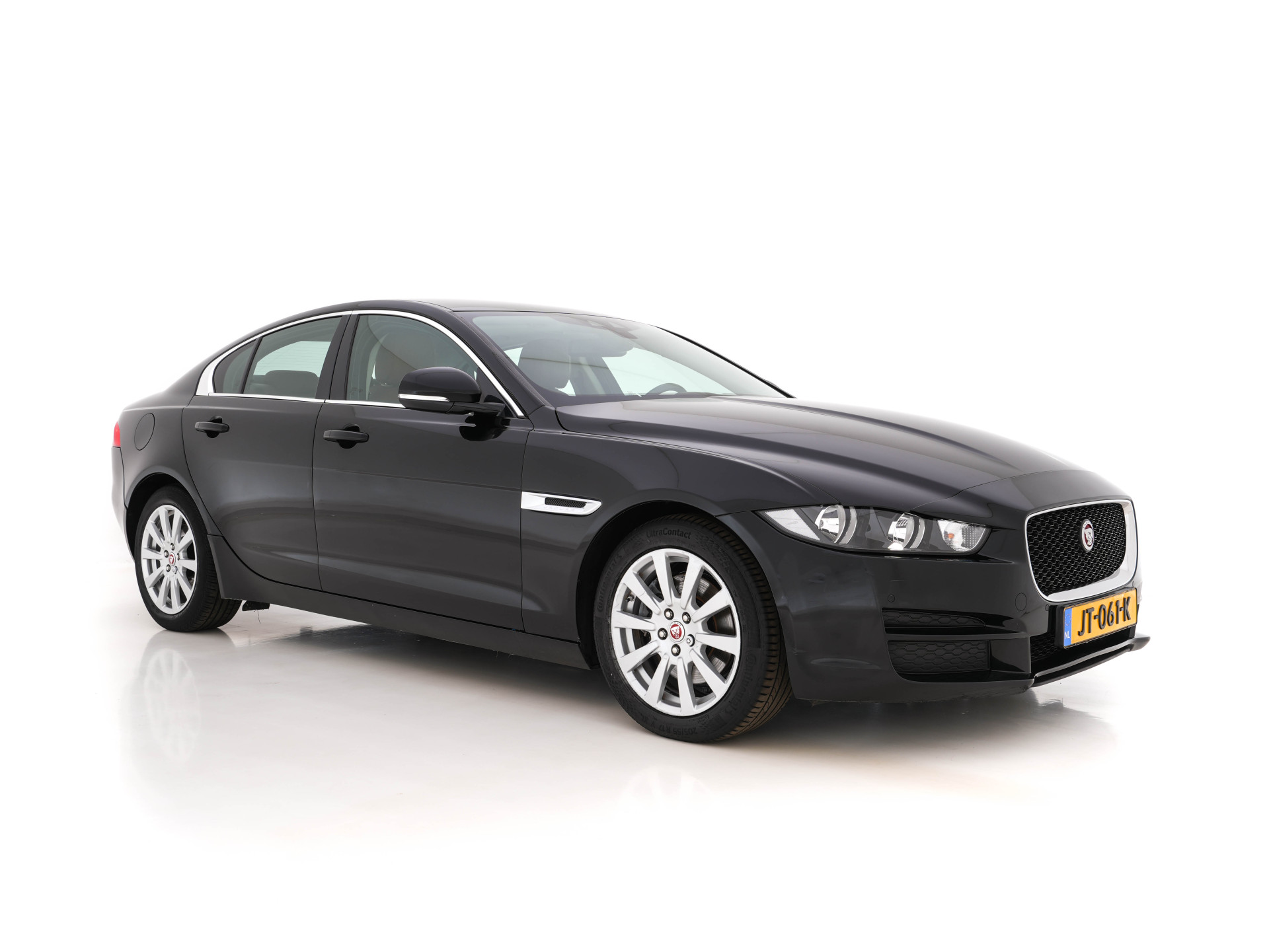 Jaguar XE 2.0 D Pure In-Control-Pack Aut. *FULL-LEATHER | NAVI-FULLMAP | COMFORT-SEATS | CAMERA | ECC | SHIFT-PADDLES | LANE-ASSIST | PDC | HEATED-SEATS | CRUISE | 17''ALU*