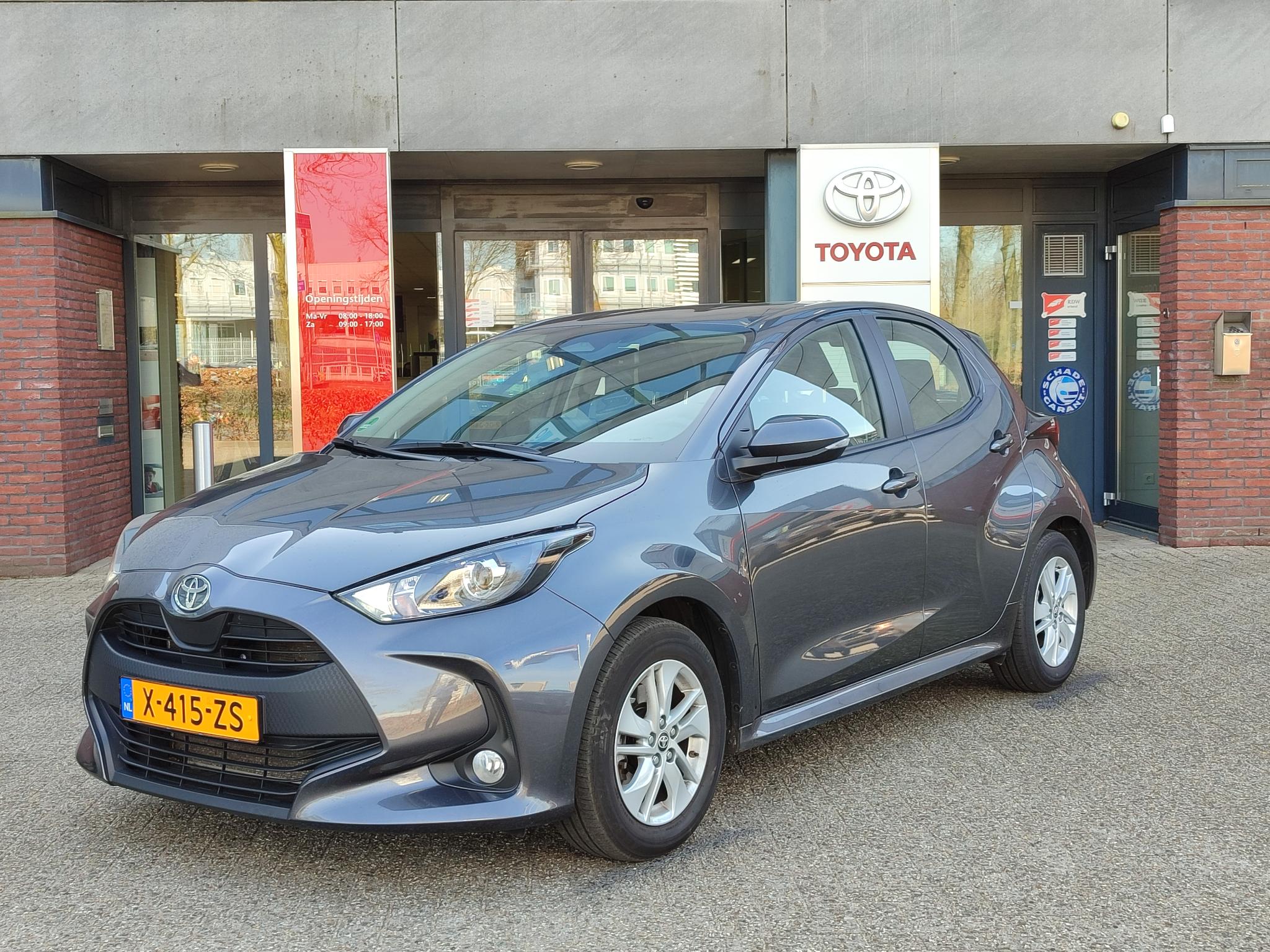 Toyota Yaris HYBRID 115 FACELIFT AD-CRUISE APPLE/ANDROID CLIMA CAMERA LM-VELGEN BLUETOOTH NL-AUTO