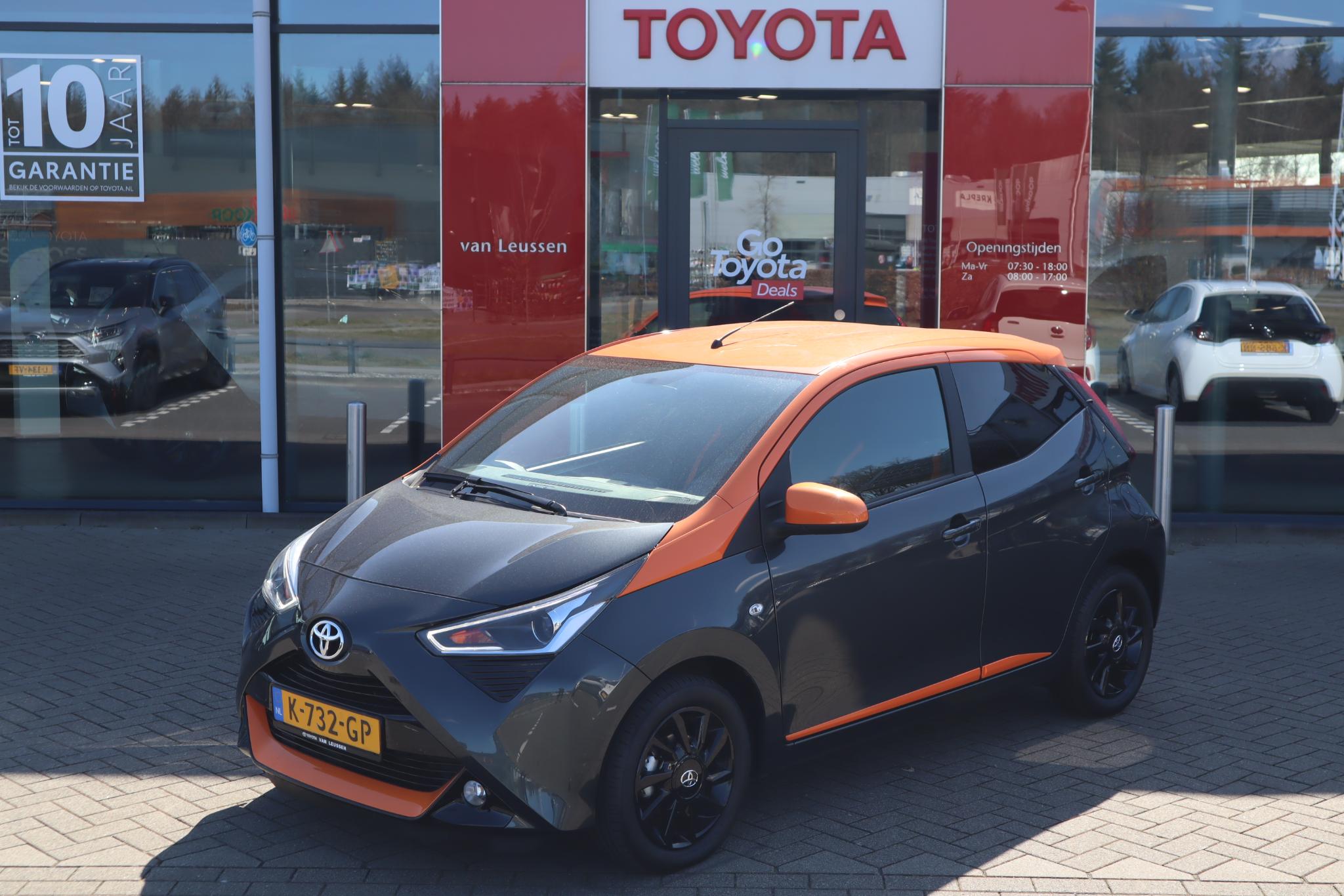 Toyota Aygo X-JBL AUTOMAAT 5-DEURS CLIMA JBL-AUDIO 15"LMV-ZWART CAMERA PRIVACY-GLASS LED NL-AUTO
