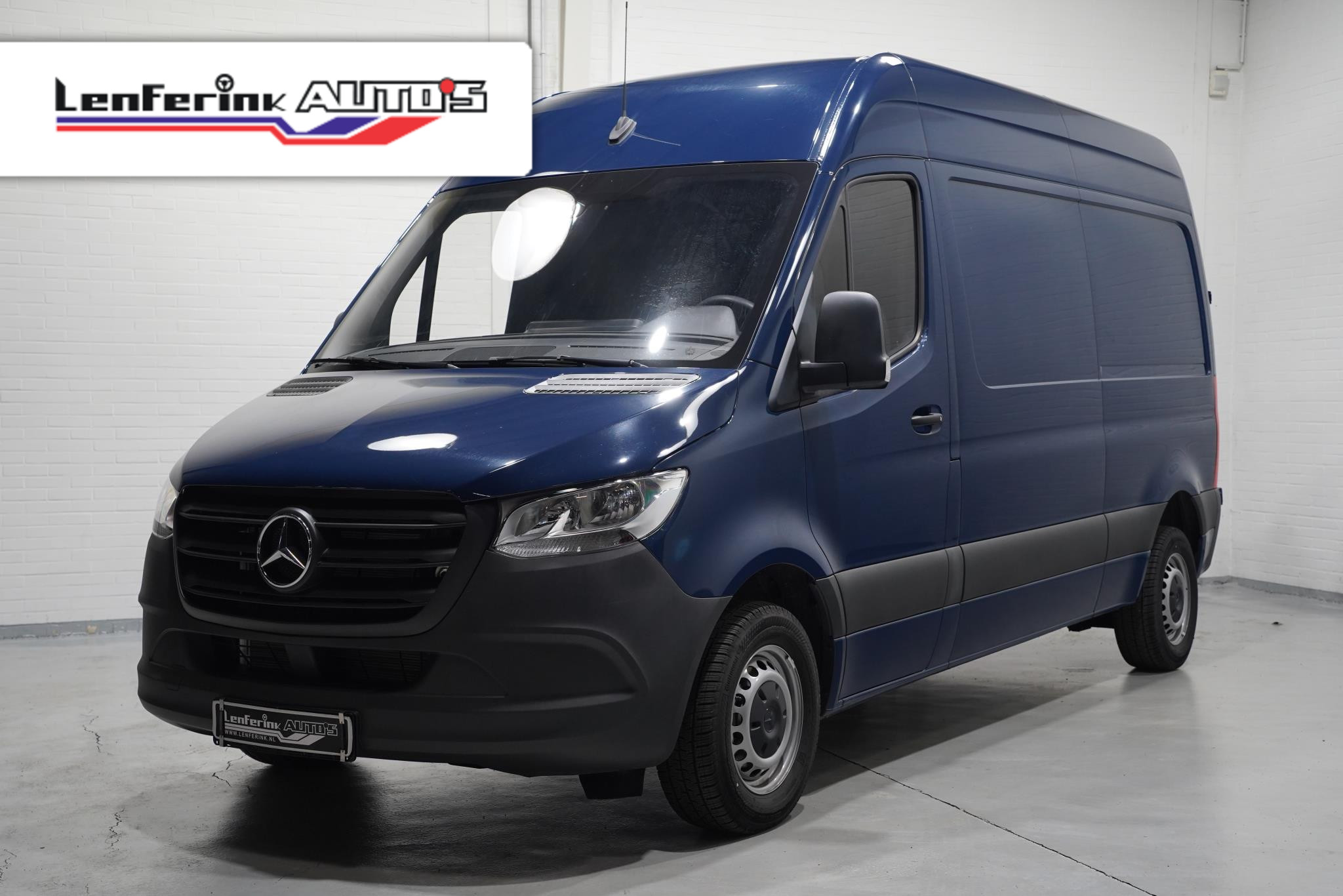 Mercedes-Benz Sprinter 215 CDI 150 pk L2H2 Airco, Camera, Apple Carplay MBux Audio, DAB+, Demo, 3-Zits