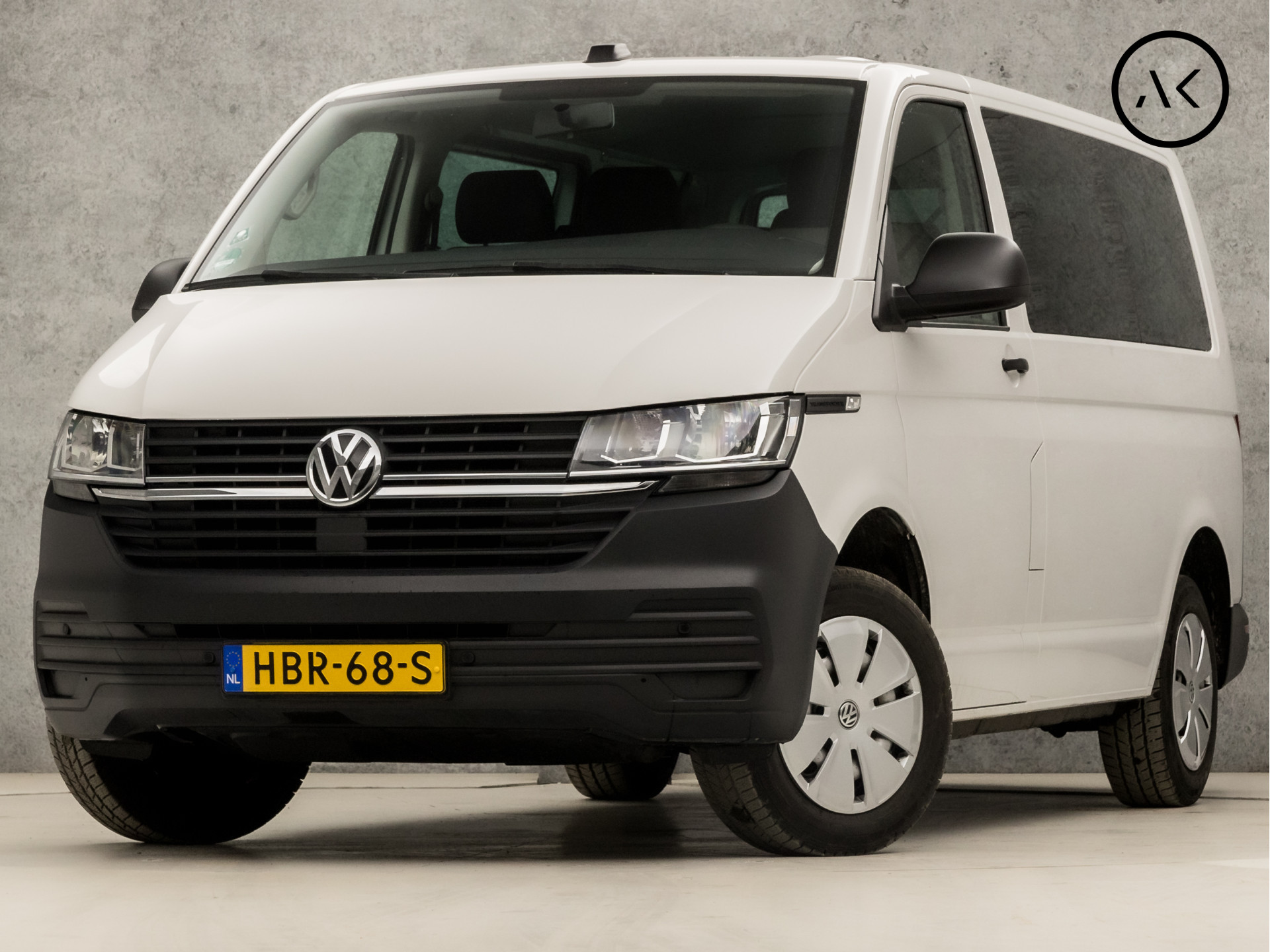 Volkswagen Transporter Kombi 2.0 TDI L1H1 (9 PERSOONS, LEDER, APPLE CARPLAY, GROOT NAVI, NIEUWE APK, ELEK RAMEN, CRUISE, TREKHAAK, NIEUWSTAAT)