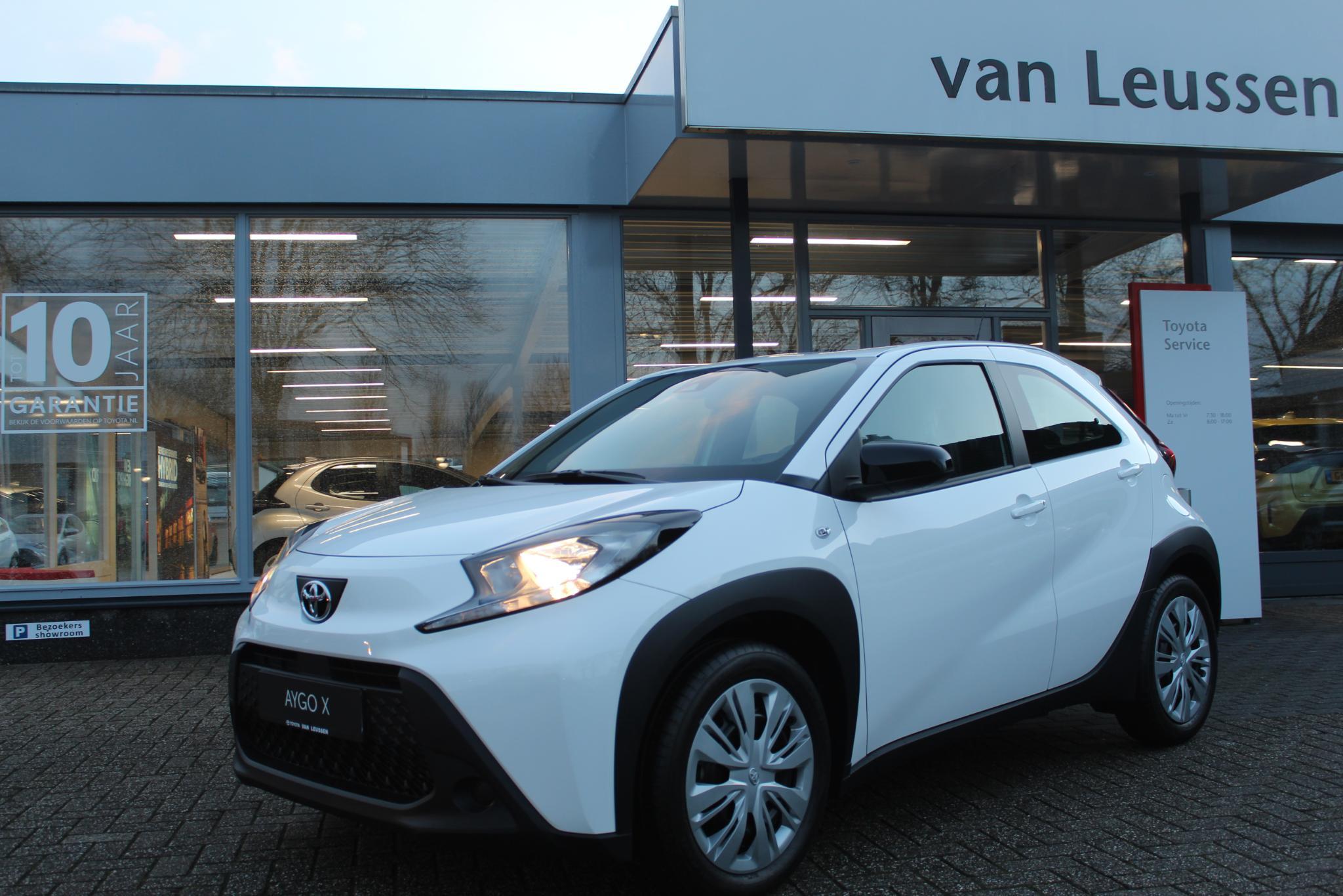 Toyota Aygo X PLAY NIEUW & DIRECT LEVERBAAR AD-CRUISE DAB APPLE/ANDROID CAMERA AIRCO EL-RAMEN & SPIEGELS BLUETOOTH