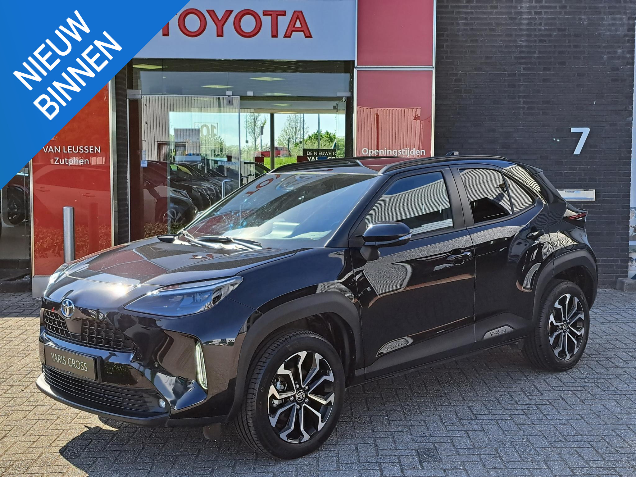 Toyota Yaris Cross 1.5 HYBRID DYNAMIC PANODAK STUUR/STOEL/VOORRUITVERWARMING HEAD-UP EL-ACHTERKLEP