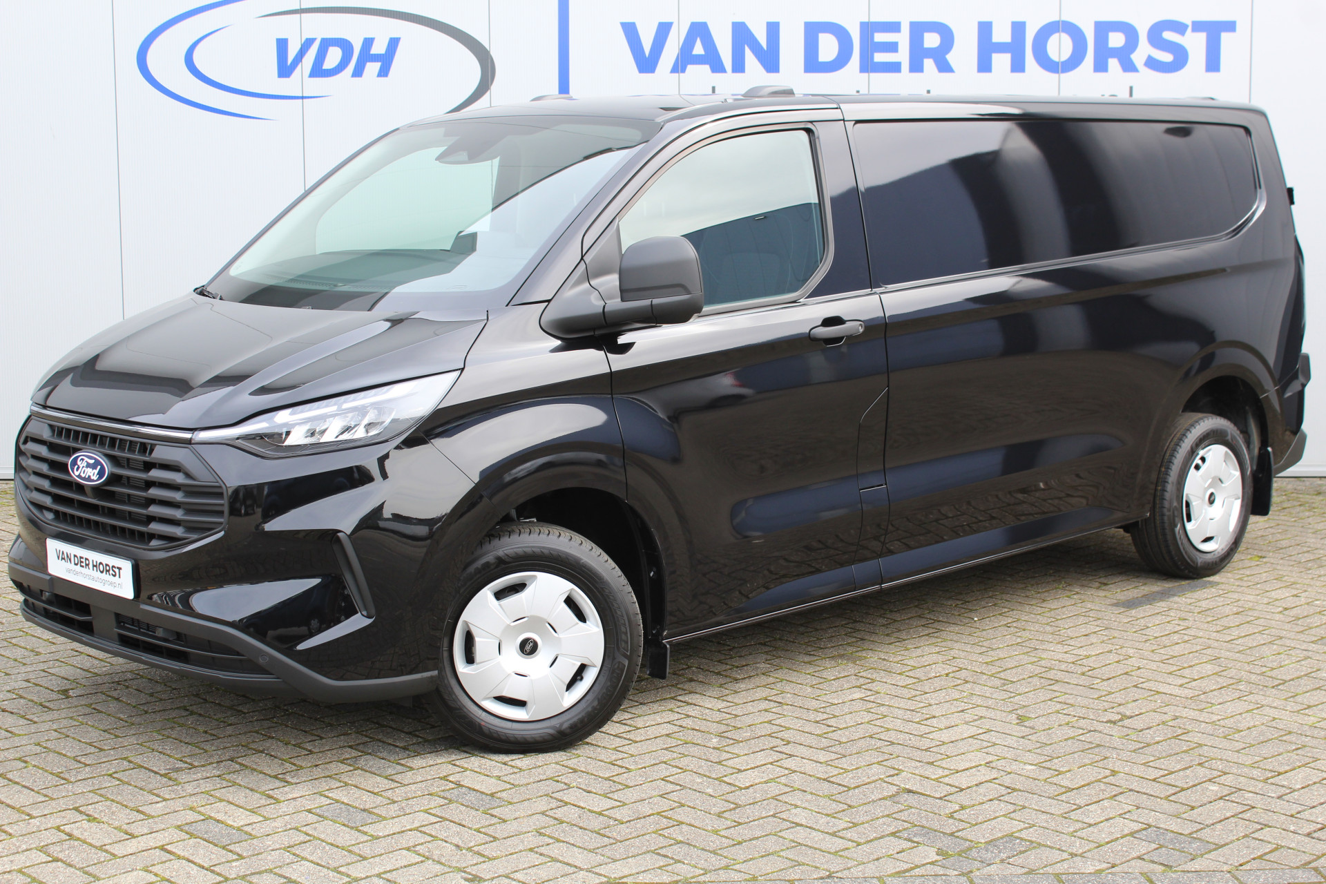 Ford Transit Custom 320 2.0-136pk TDCI L2H1 ´Trend´ AUTOMAAT ! Overtuig u van de rijkwaliteiten van dit nieuwe model Ford Transit Custom i.c.m. automatische versn. bak. Camera, LED koplampen, Cruise Control, Aut. Airco, Navigatie by Apple / Android, verwarmd voorraam etc.
