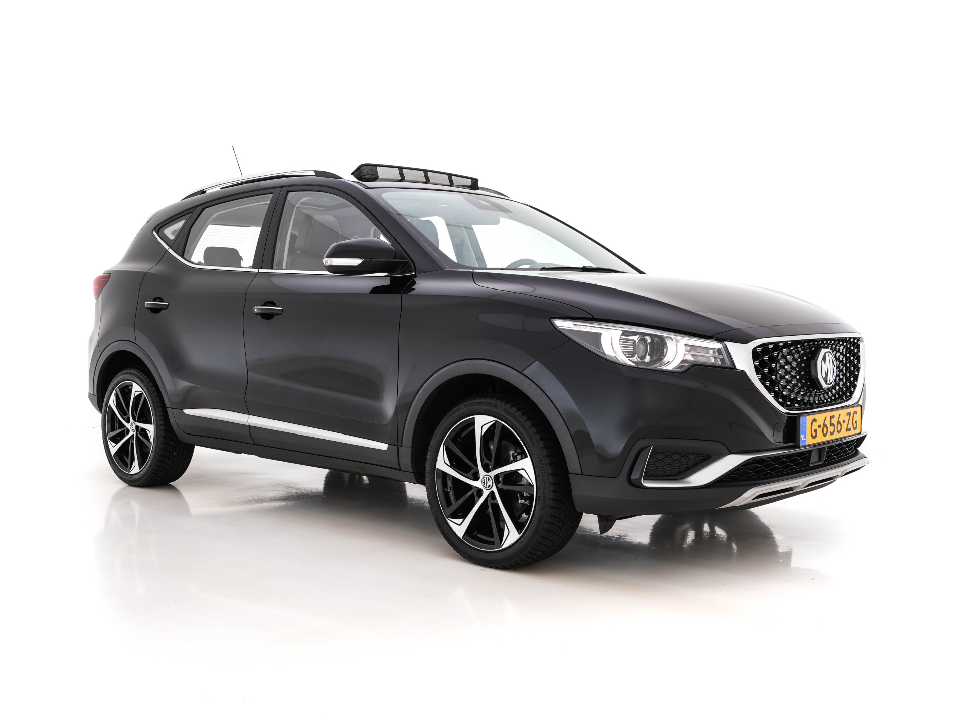 MG ZS-EV Luxury 45 kWh (INCL-BTW) *PANO | FULL-LEATHER | CCS-FASTLOADER | KEYLESS | NAVI-FULLMAP | ADAPTIVE-CRUISE | CAMERA | HEATED-SEATS | CARPLAY | LANE-ASSIST | DAB | SPORT-SEATS | 18"ALU*