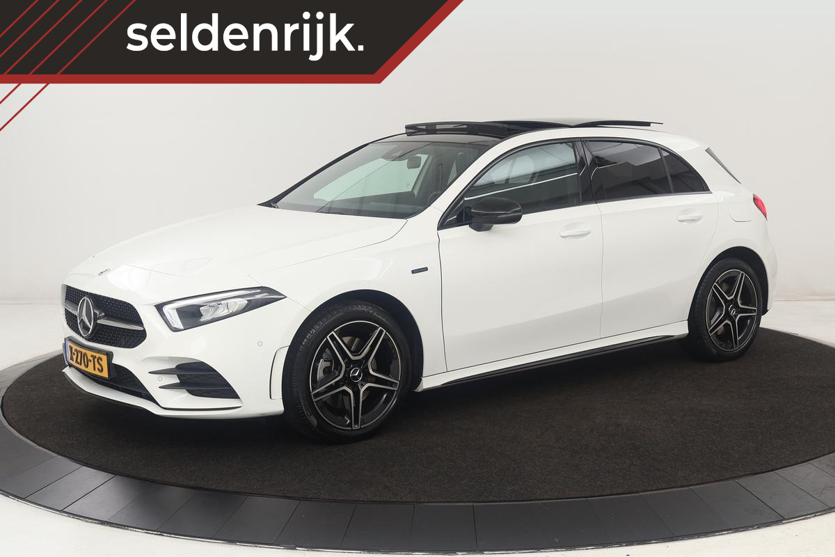 Mercedes-Benz A-Klasse 250e AMG | Panoramadak | Stoelverwarming | Carplay | Navigatie | Full LED | Half leder | Sportstoelen | Park Assist