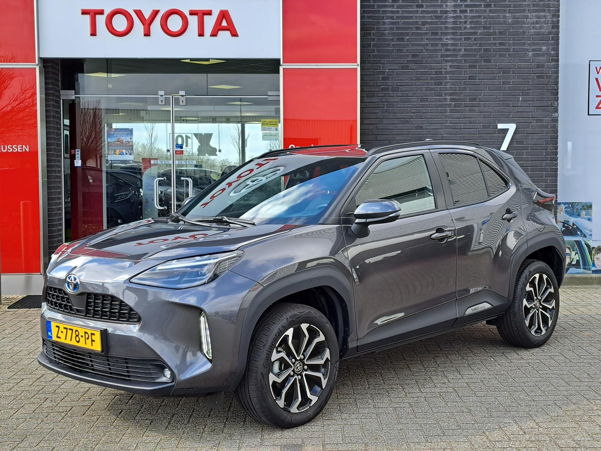 Toyota Yaris Cross 1.5 HYBRID DYNAMIC APPLE/ANDROID PRIVACY-GLASS LED-PAKKET 17"LM-VELGEN AD-CRUISE NL-AUTO