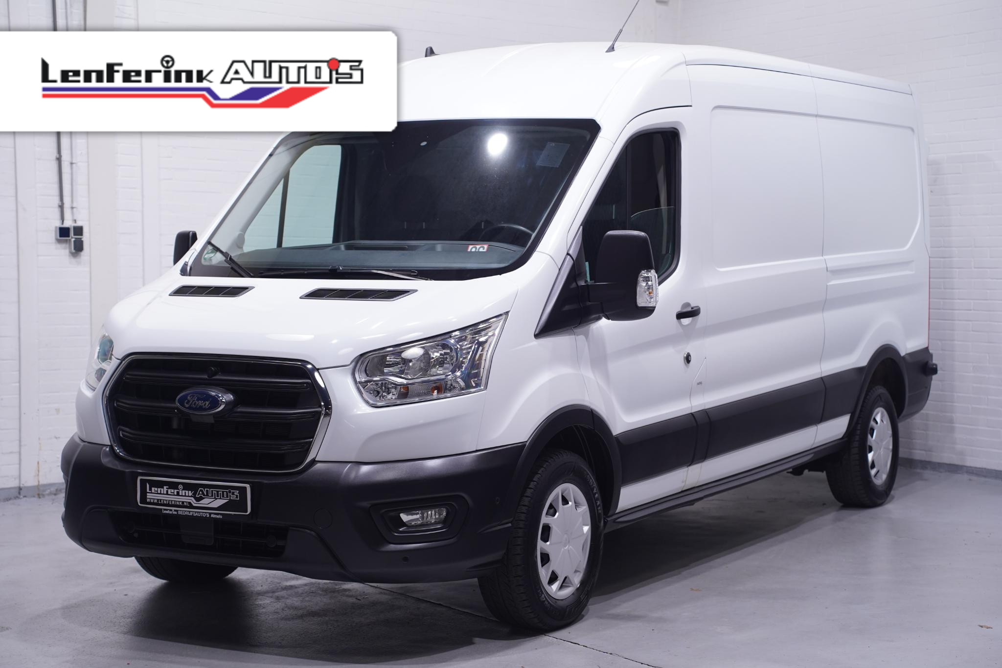 Ford Transit 2.0 TDCI 130 pk L3H2 Trend Airco, Cruise Control Laadruimte Pakket, PDC V+A, 3-Zits, Slechts 28 dkm