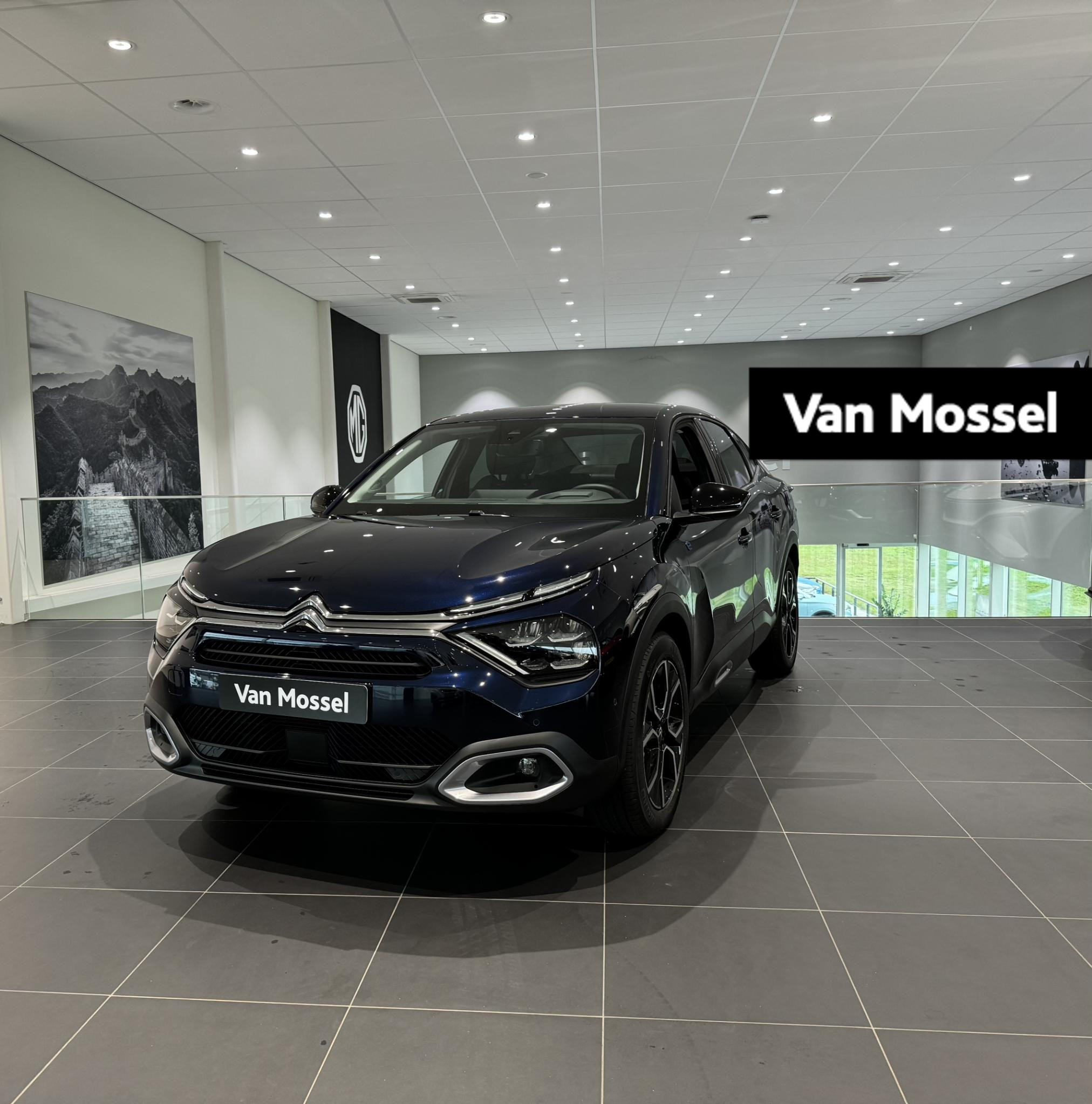 Citroën ë-C4 X ë-Series 54 kWh | 180 graden camera | Parkeersensoren | Navigatie | Apple/Android Carplay | Massage stoelen |