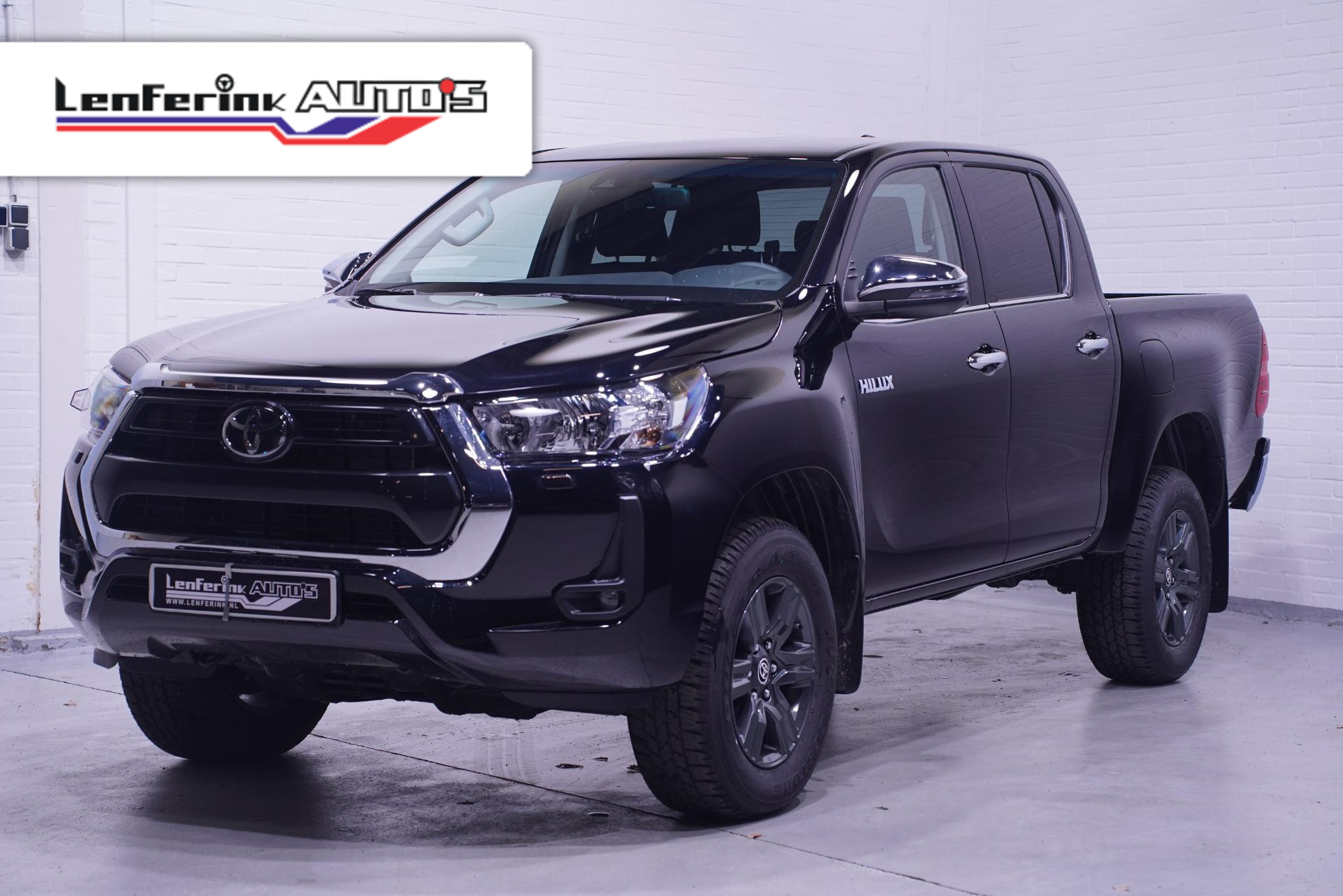 Toyota Hilux 2.4 D4-D 150 pk 4x4 Automaat Grijs Kenteken BPM Vrij, Camera, Apple Carplay, 17" LMV, Cruise control, 2-Zits