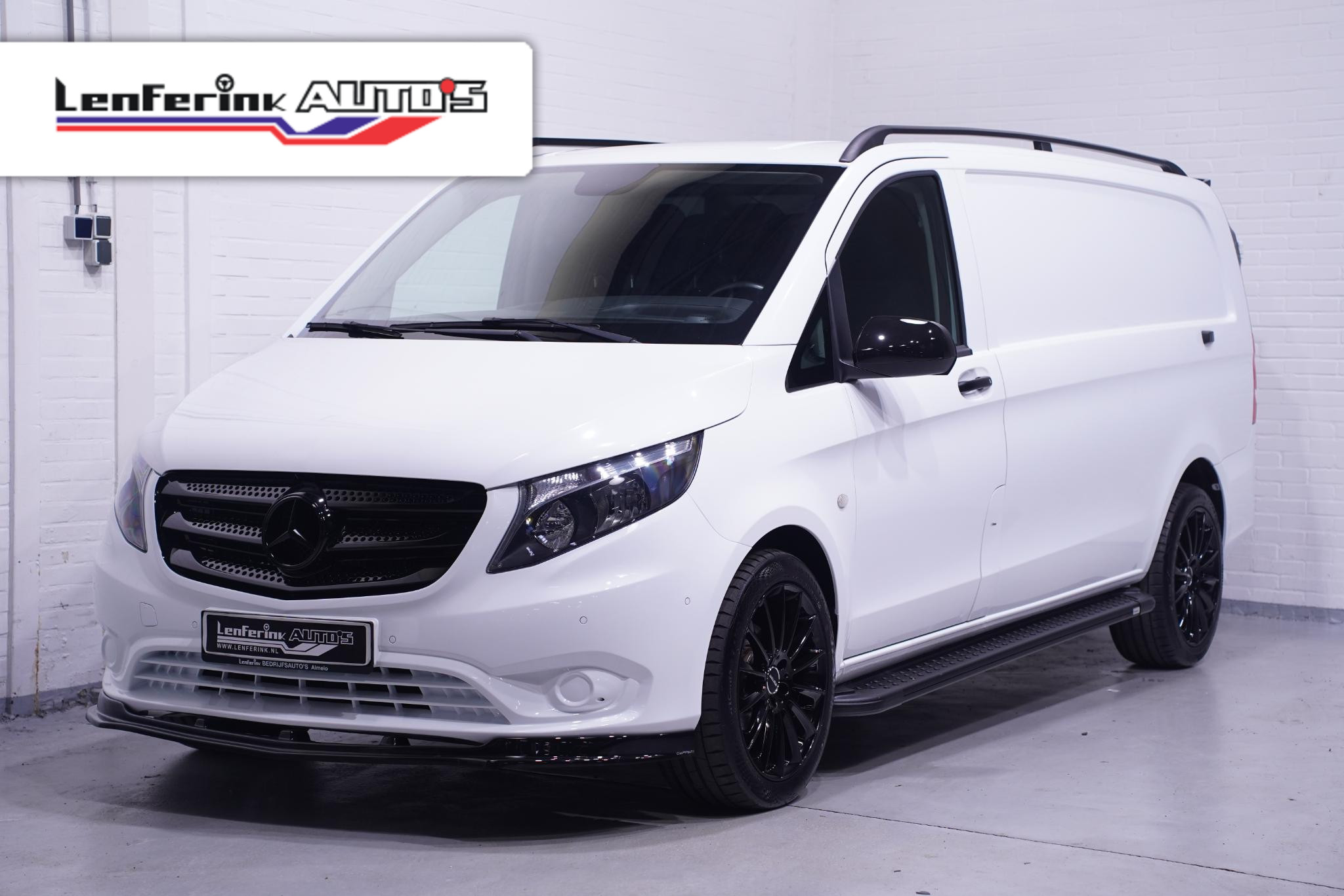 Mercedes-Benz Vito 116 CDI 163 pk Extra Lang Black&White Edition 19" LMV, Treeplanken, Spoilers V+A, Apple Carplay, 3-Zits