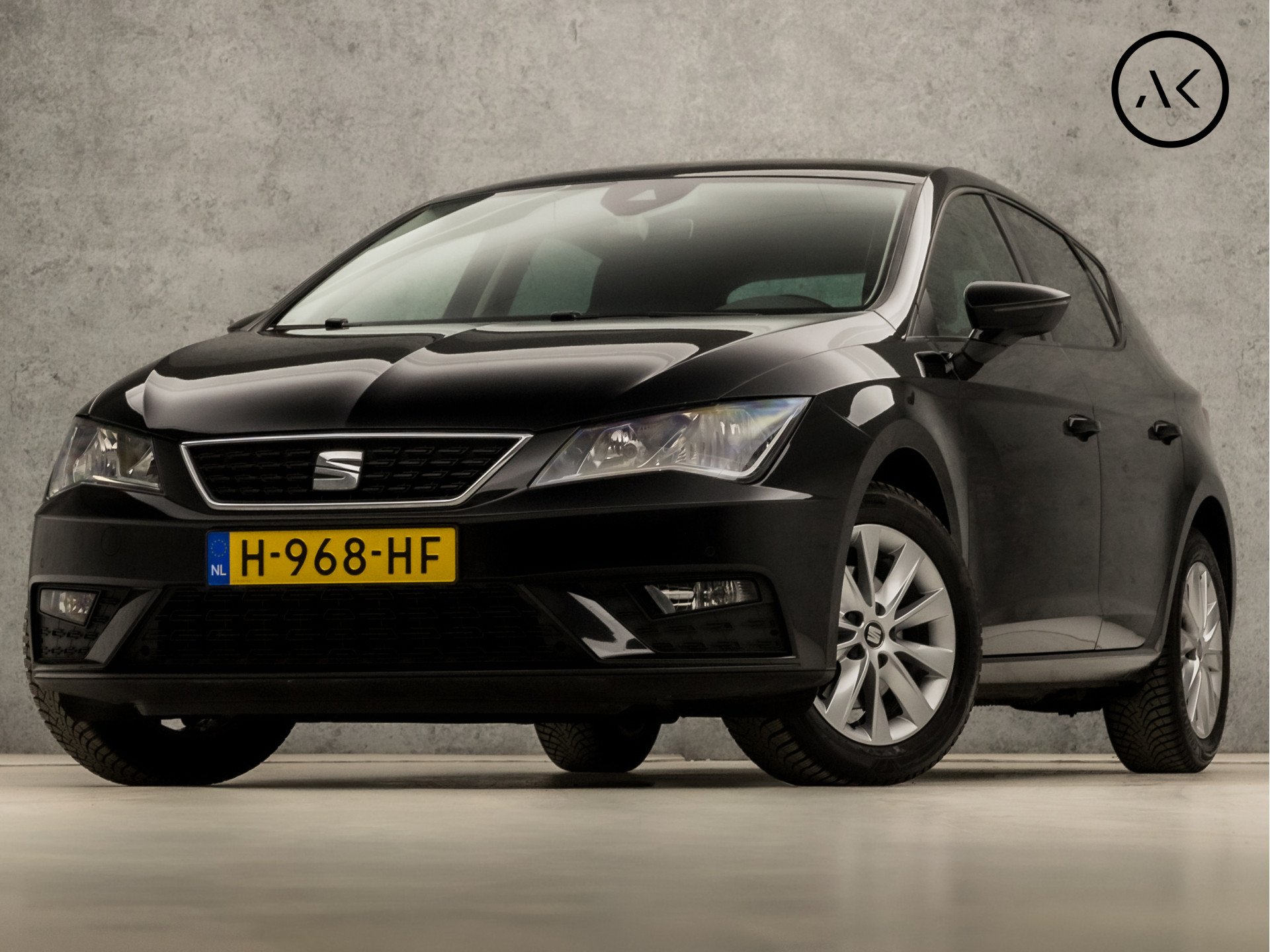 SEAT Leon 1.5 TSI Sport 150Pk Automaat (APPLE CARPLAY, NAVIGATIE, CAMERA, CLIMATE, KEYLESS, SPORTSTOELEN, GETINT GLAS, PARKEERSENSOREN, CRUISE, LM VELGEN, NIEUWSTAAT)