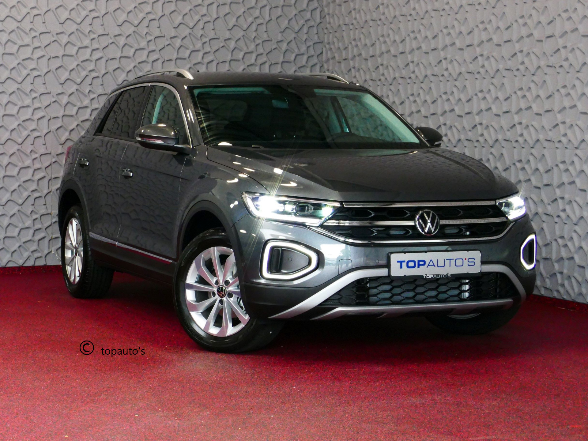 Volkswagen T-Roc 1.5 TSI 150PK EVO ADAP.CRUISE LED VIR.COCKPIT CAMERA STOEL.VERW. 17''LMV KEYLESS 2024 "Volkswagen rijden begint bij Topautos.nl – 75 topmodellen direct op voorraad!"